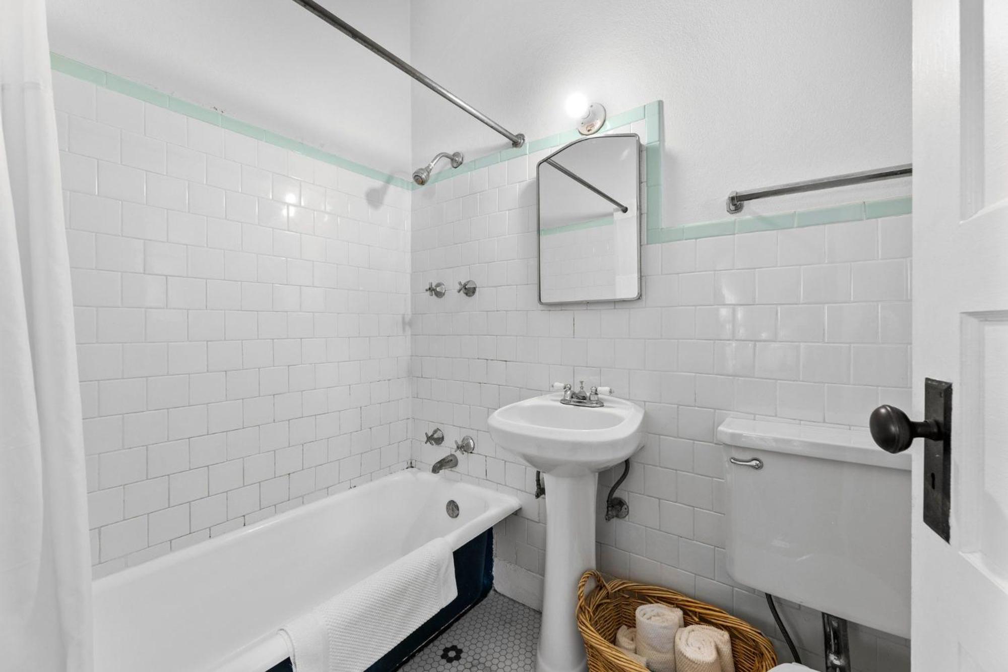 Two-Bedroom Suite - Photo 3