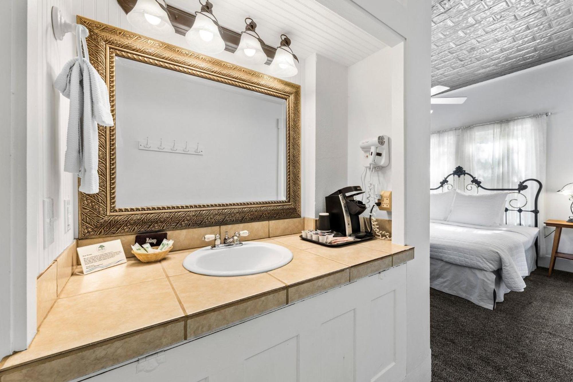 Two-Bedroom Suite - Photo 2