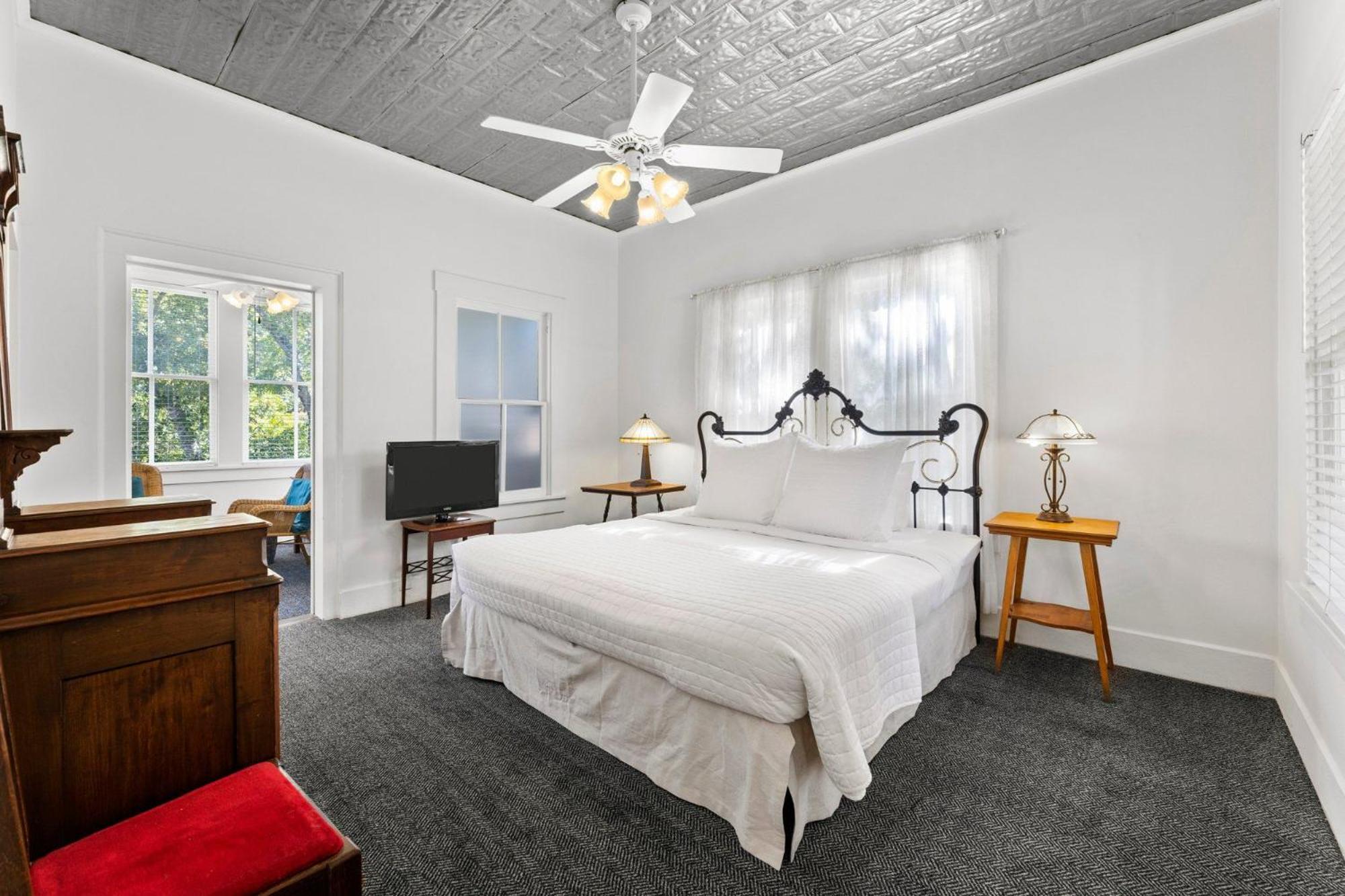 Two-Bedroom Suite - Photo 1