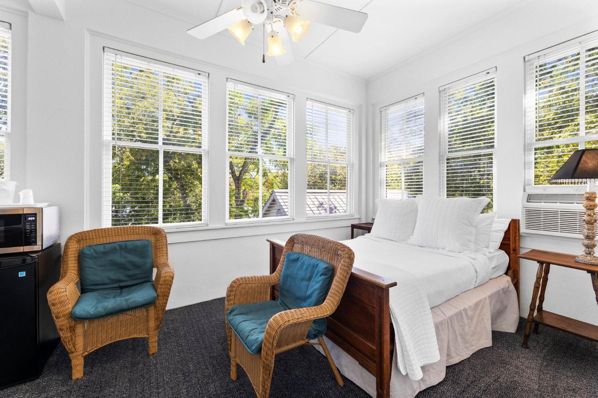 Two-Bedroom Suite - Photo 5