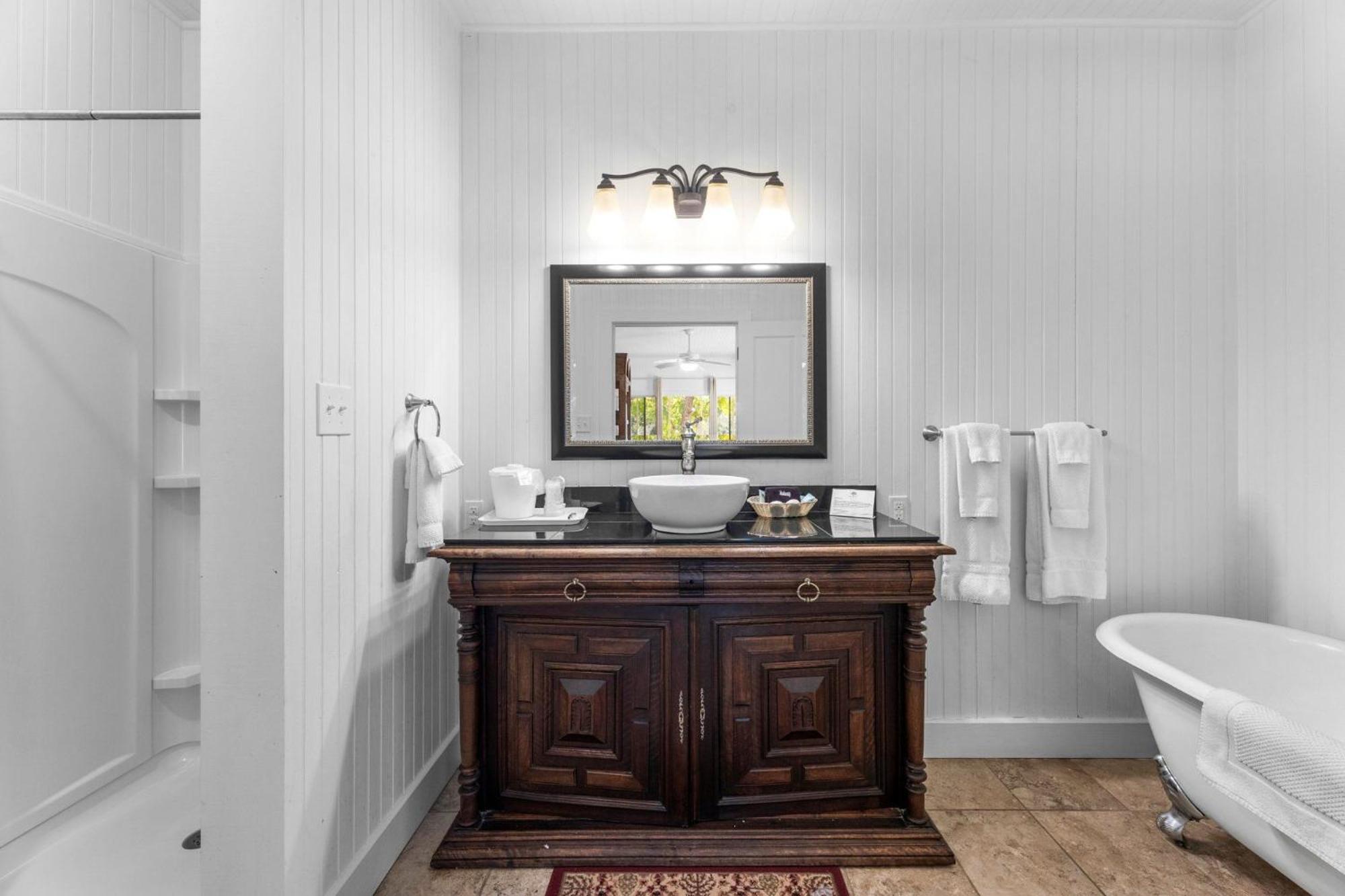 Superior King Suite - Photo 6