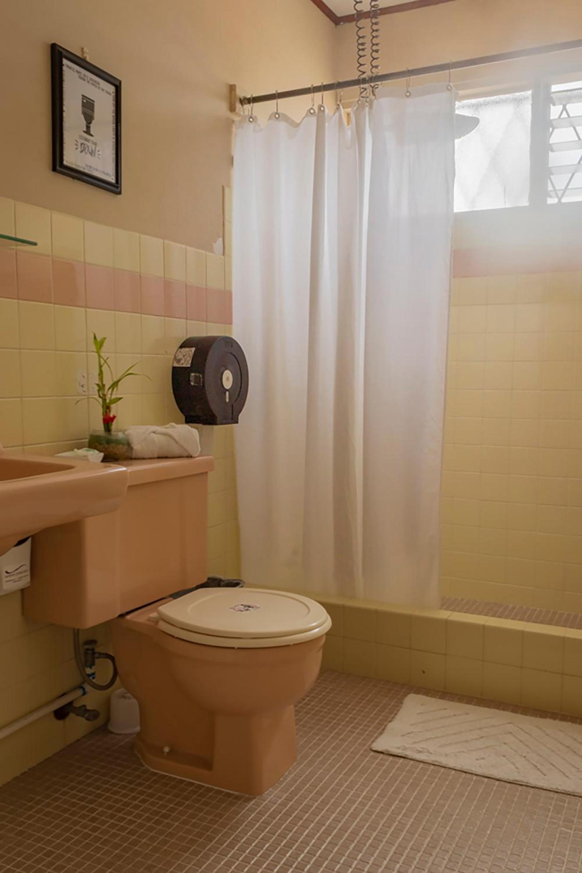 Family Room with Shared Bathroom photo 2