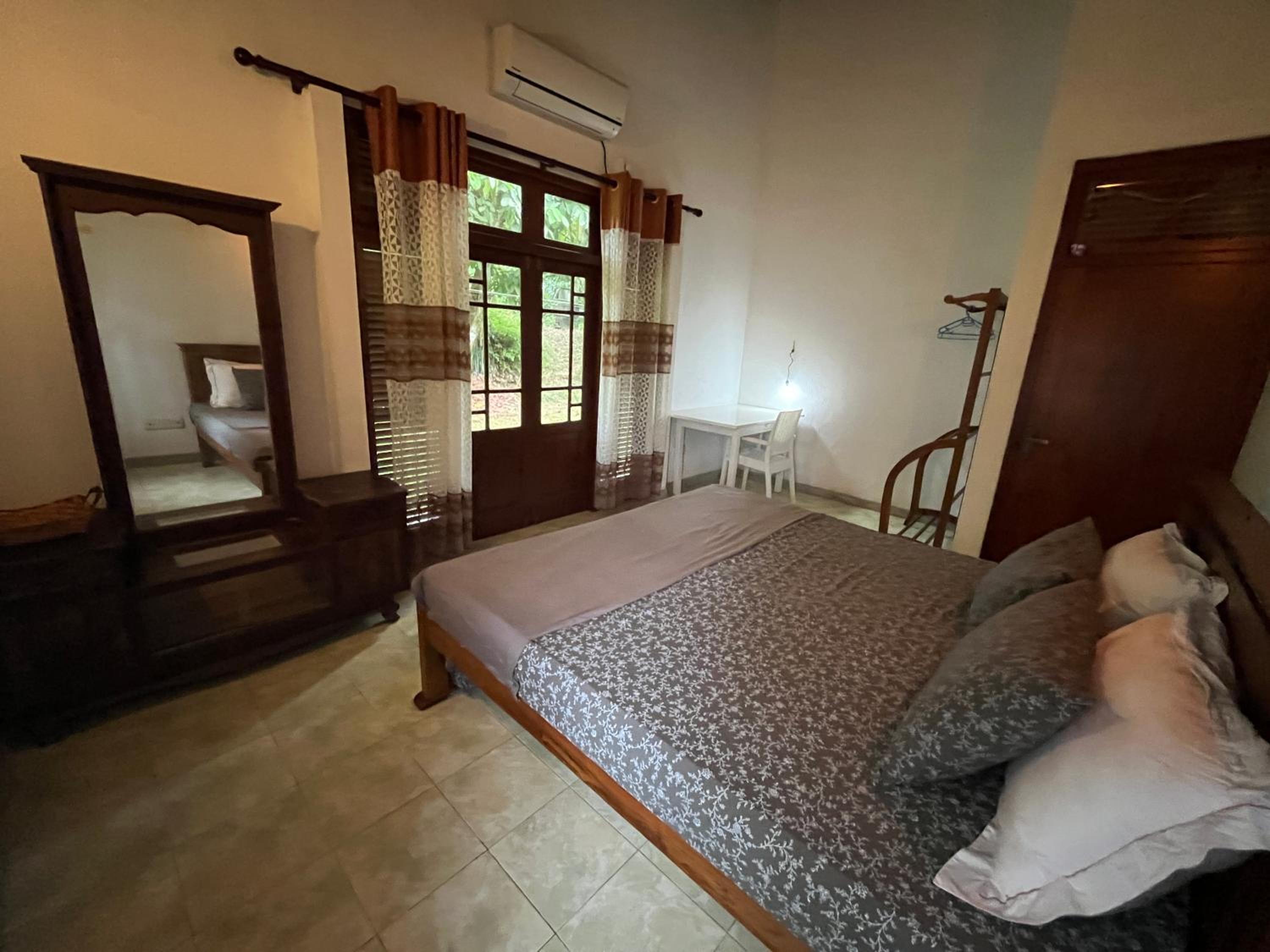 Deluxe Double Room (2 Adults + 1 Child)