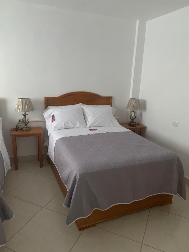 Double Room with Private Bathroom - Photo 2