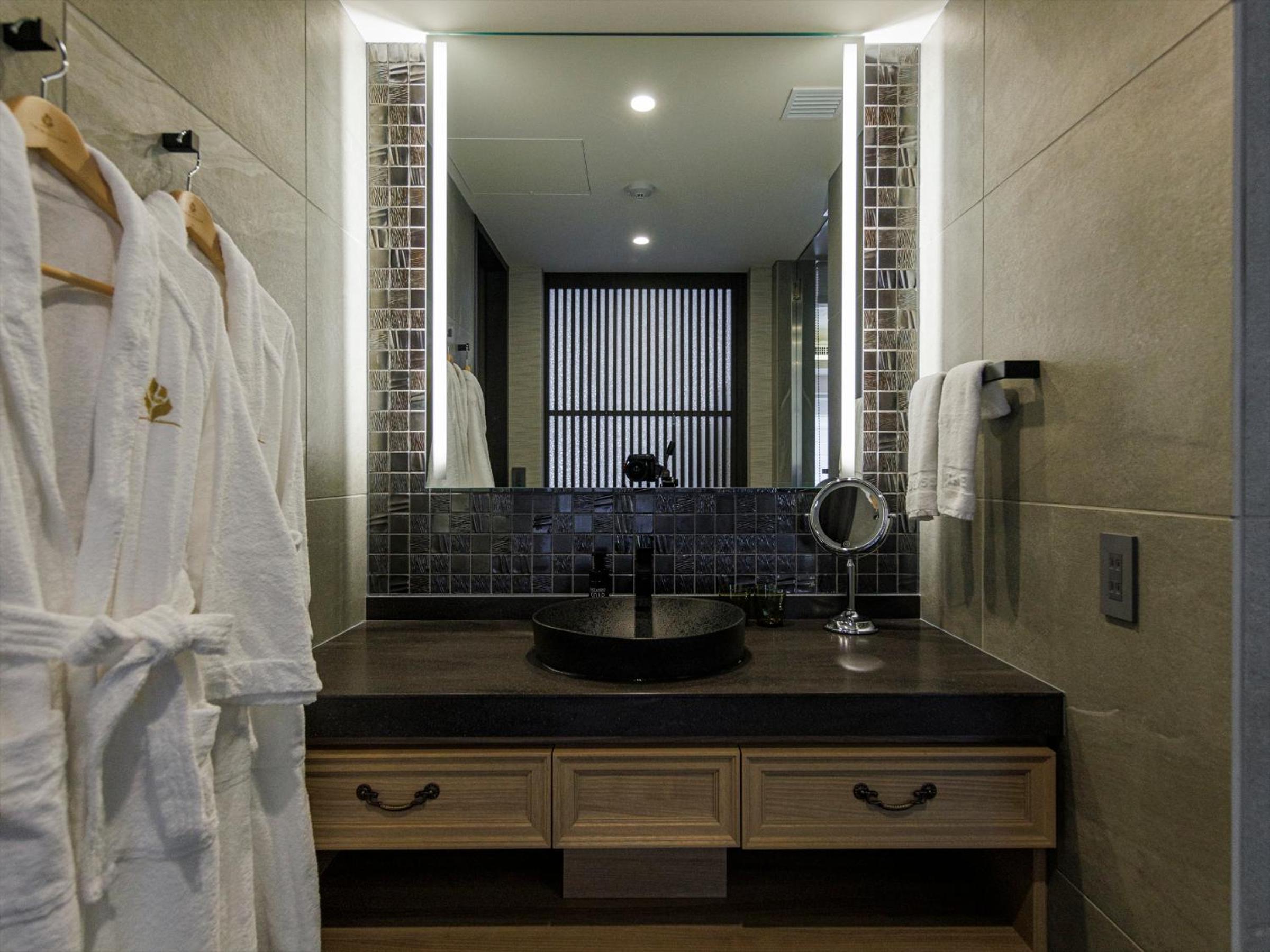 Premium Twin Room (2 Adults) - Photo 24