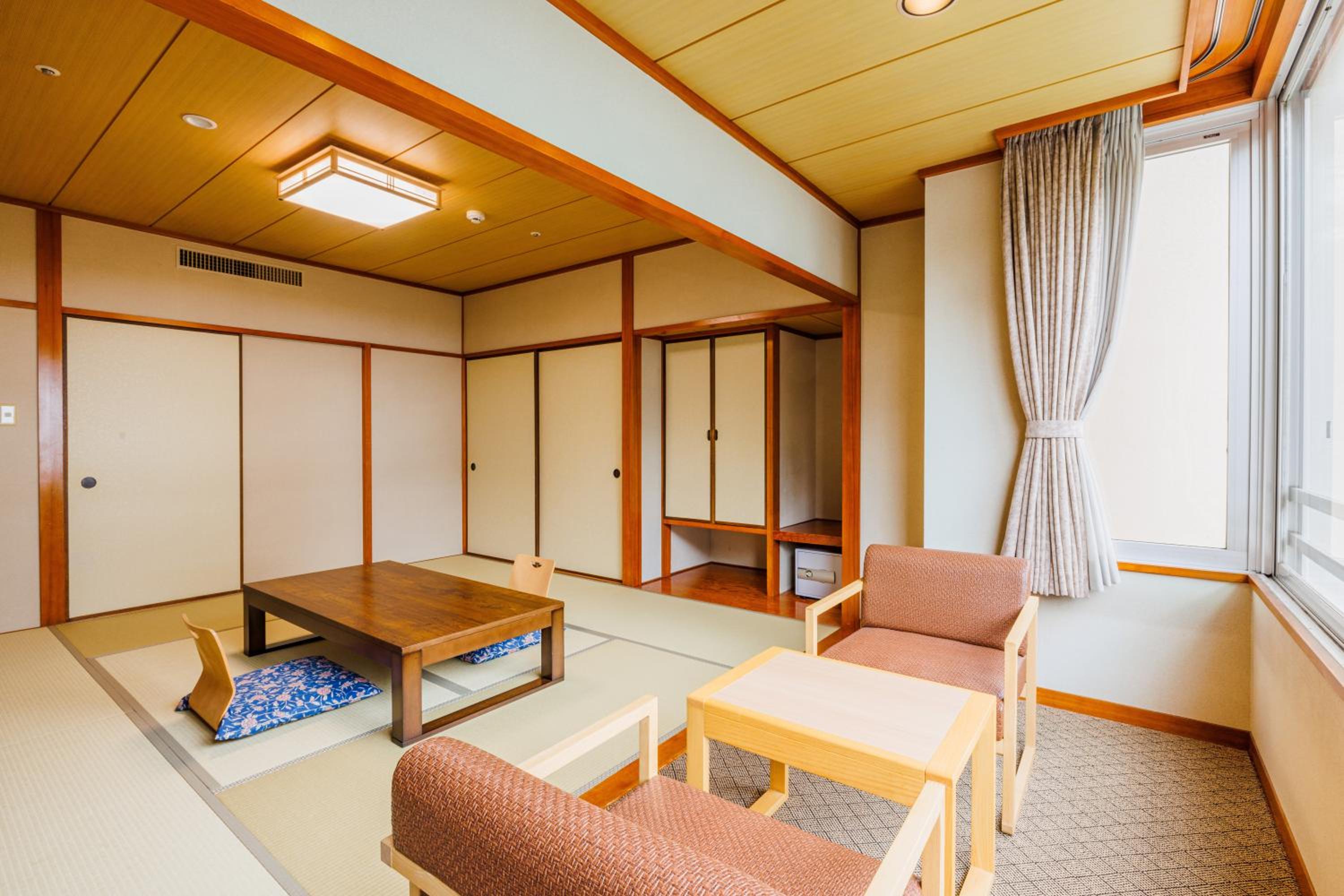 Japanese-style Room with  8 Tatami - Smoking (MAX 4 Adults) photo 2