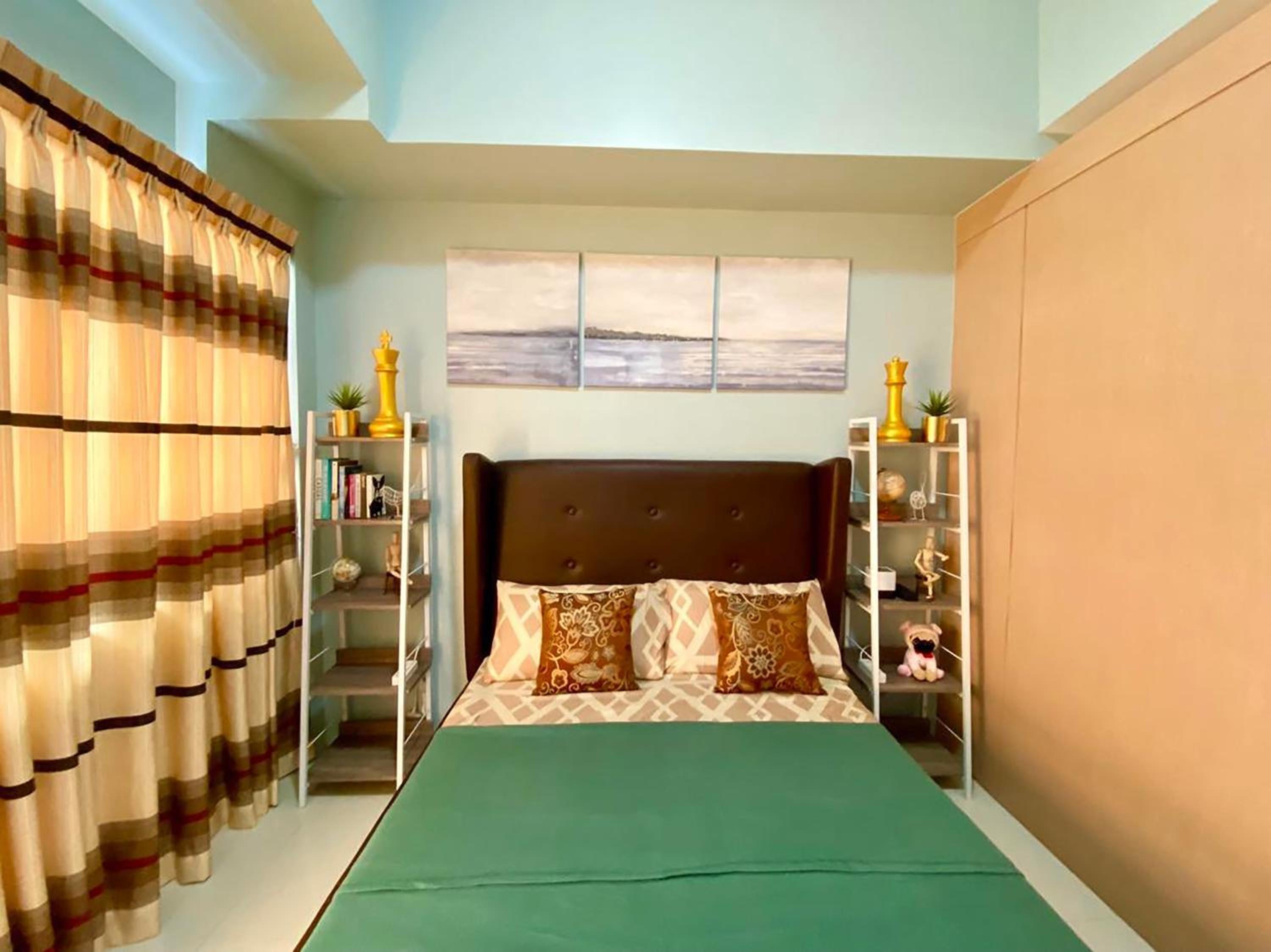 Family Room with Balcony - Photo 9