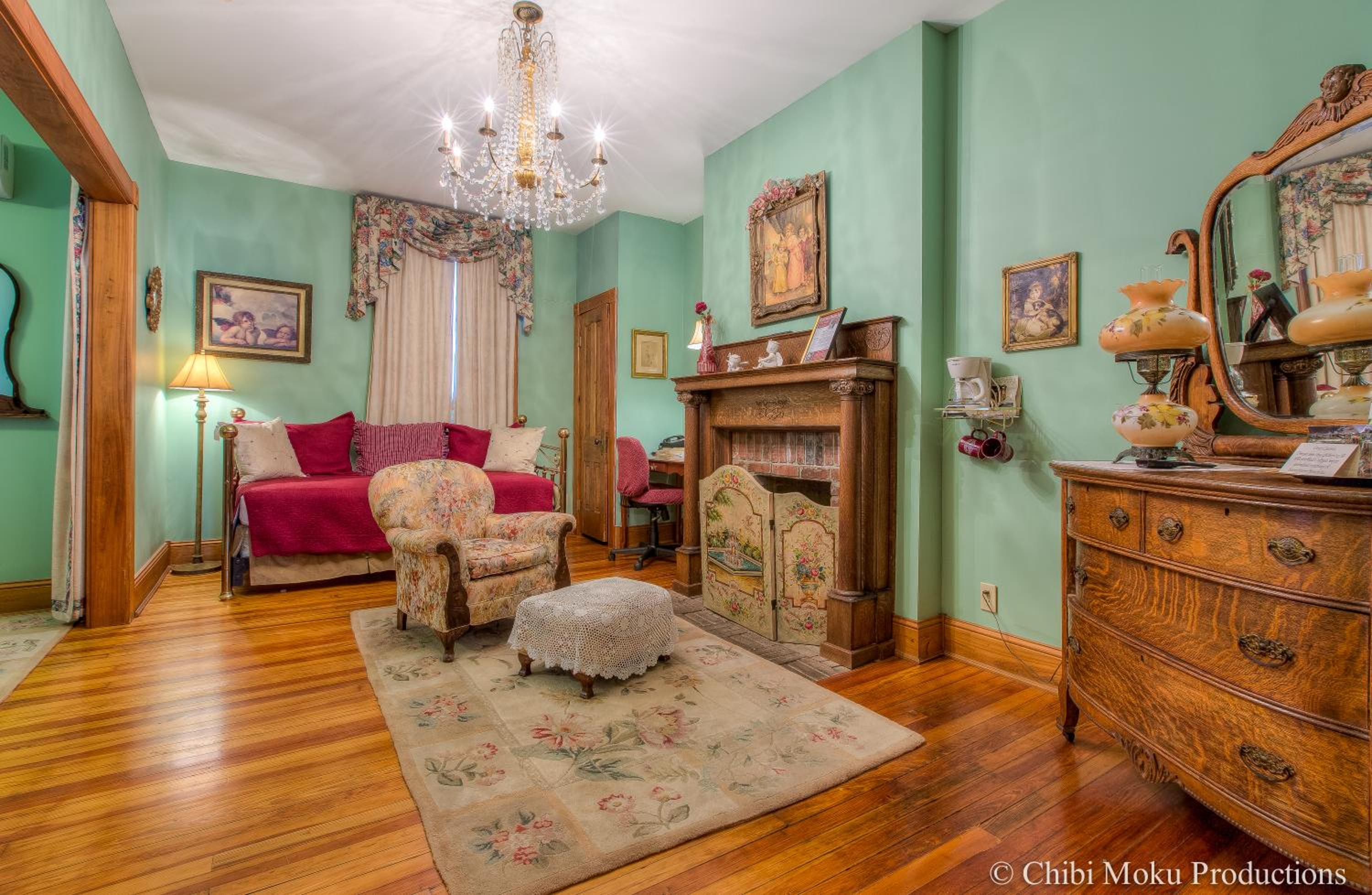 Tiffany Room - Photo 2