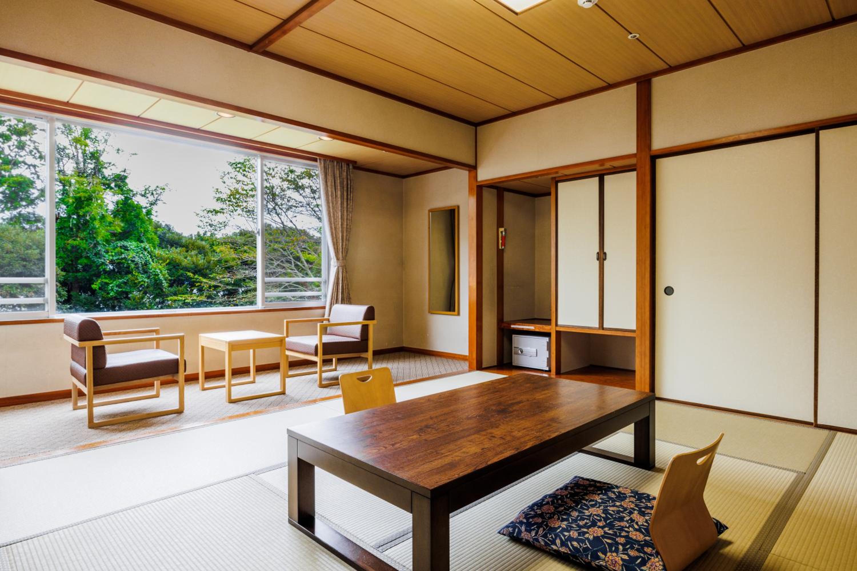 Japanese-style Room with 10 Tatami Non-Smoking (MAX 5 Adults) photo 3