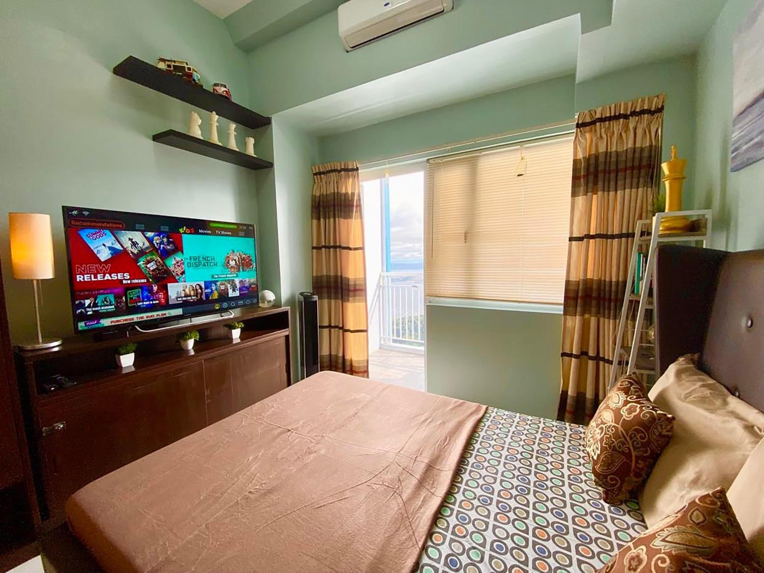Family Room with Balcony - Photo 3