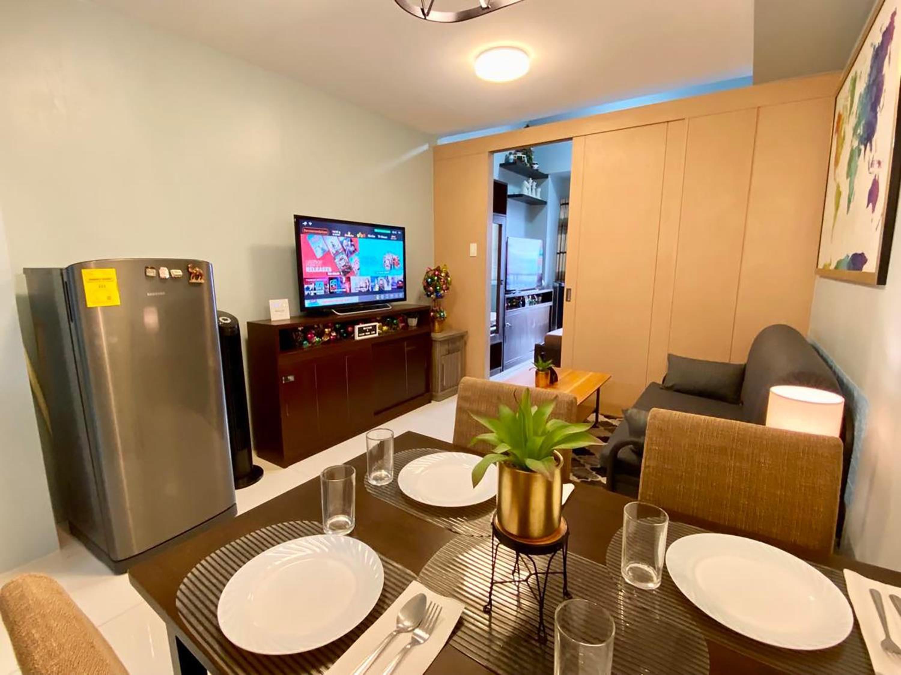Family Room with Balcony - Photo 5