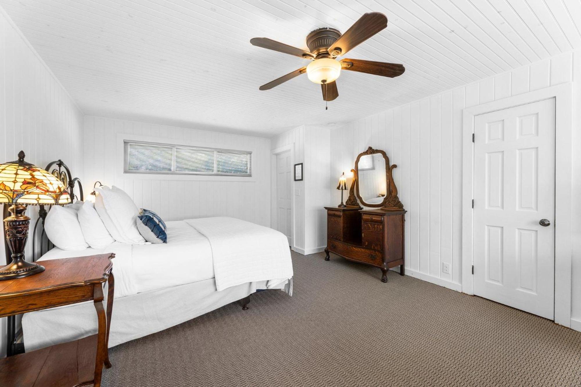 Deluxe King Suite - Photo 4