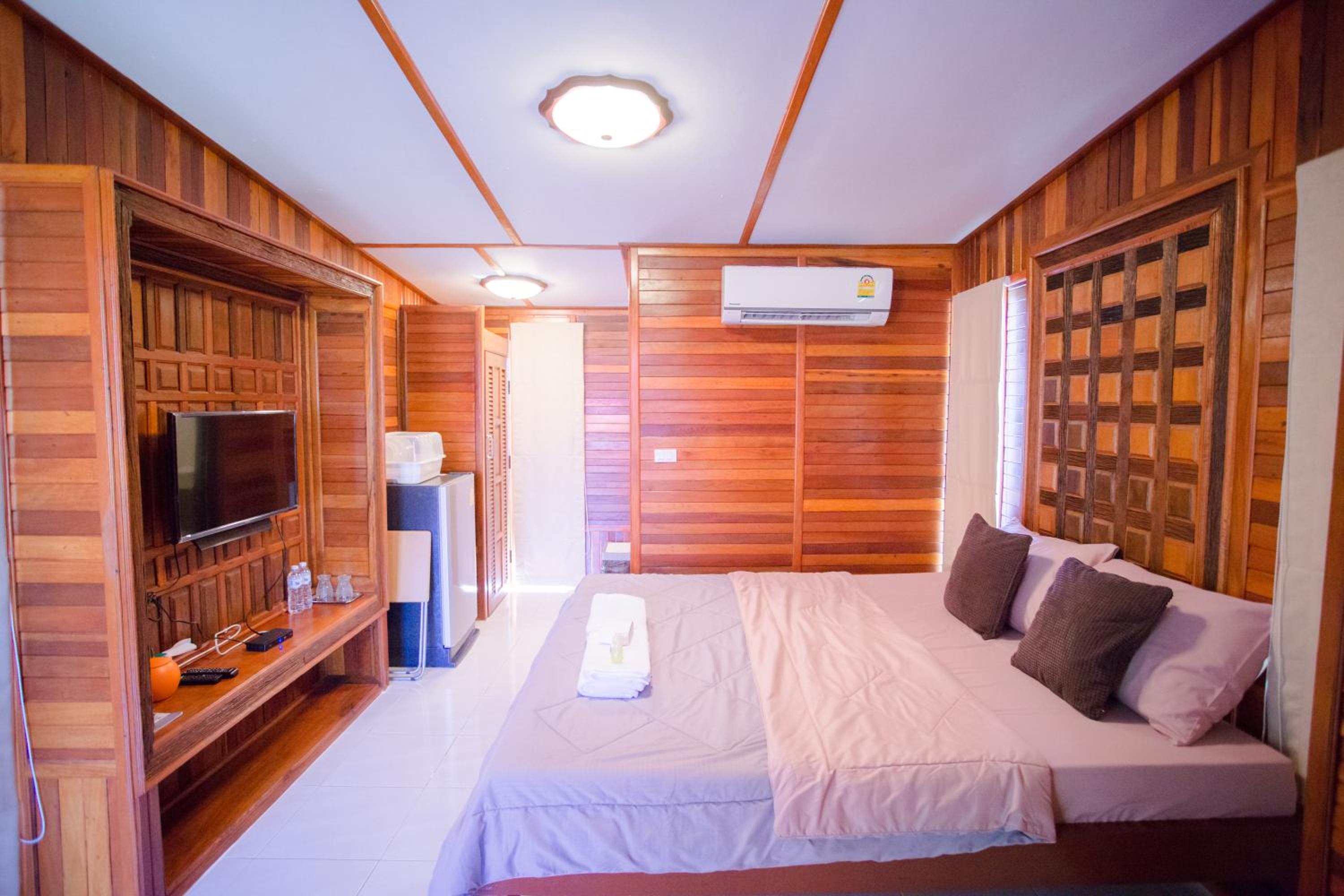King Room with Garden View - Photo 3