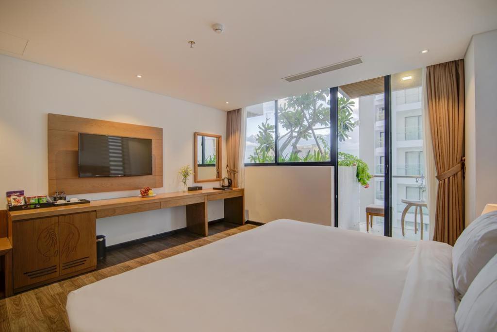 Deluxe Double or Twin with Balcony and City View