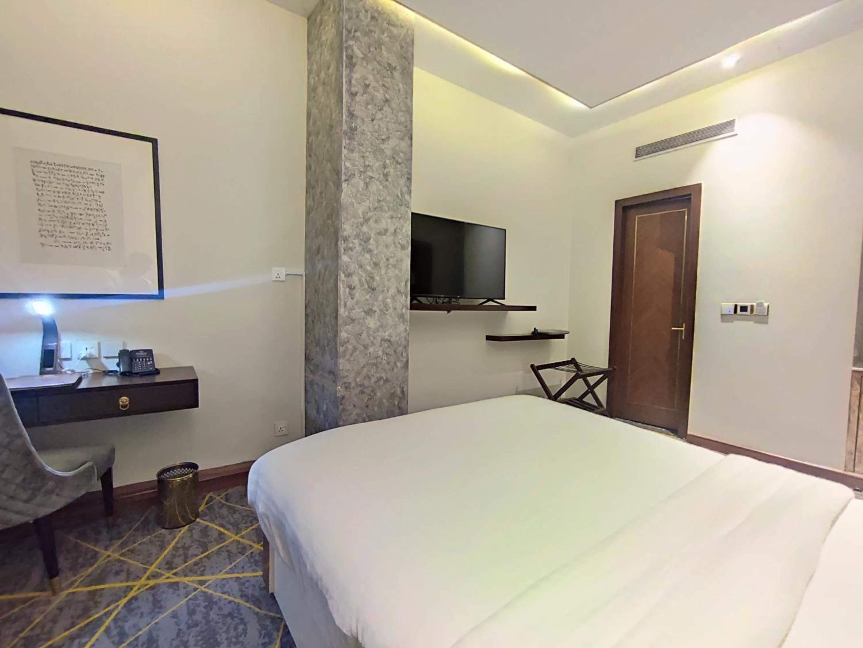 Deluxe Queen Room photo 1