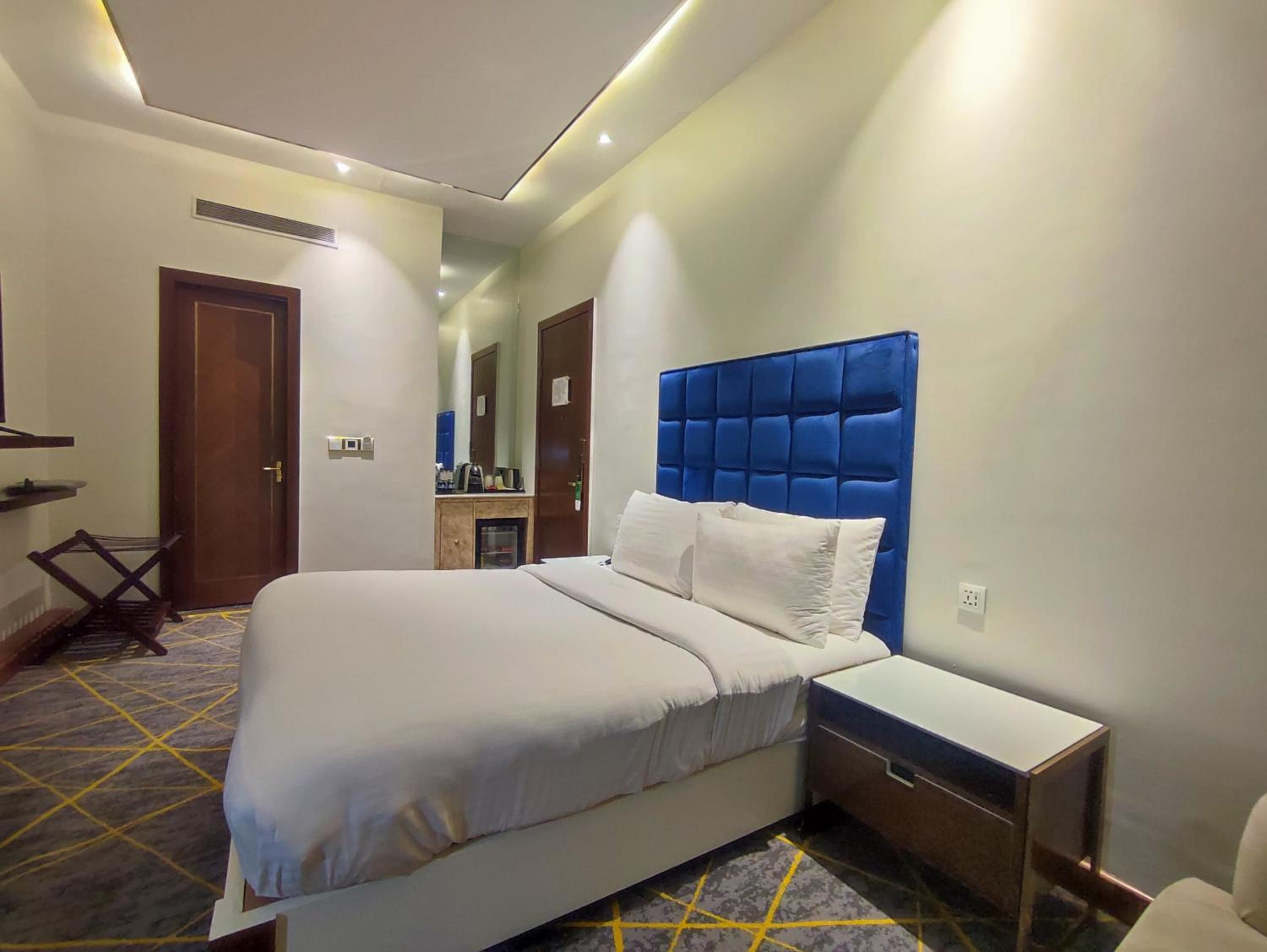 Executive Queen Room