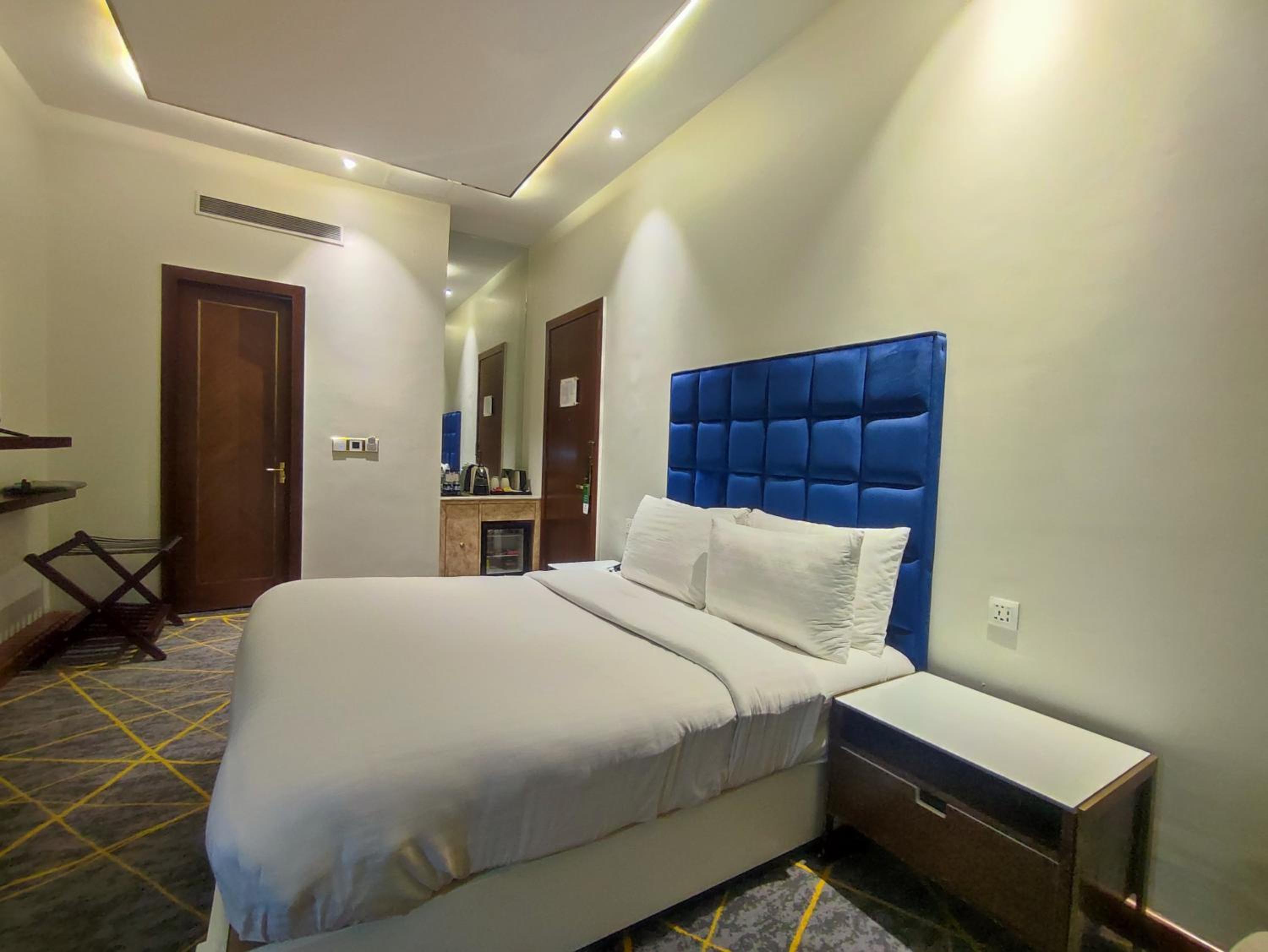 Deluxe Queen Room photo 2