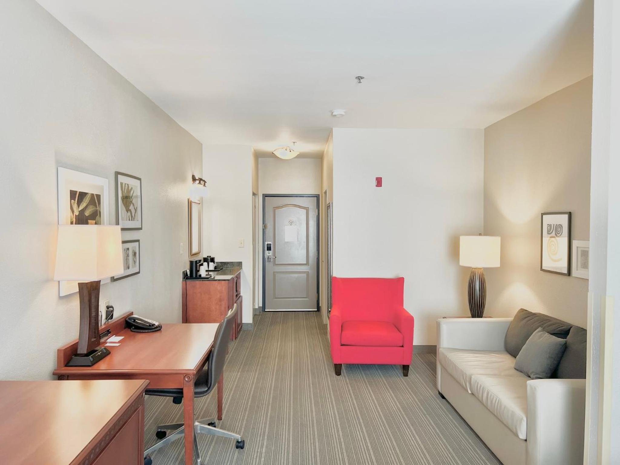 King Studio Suite - Non-Smoking - Photo 7