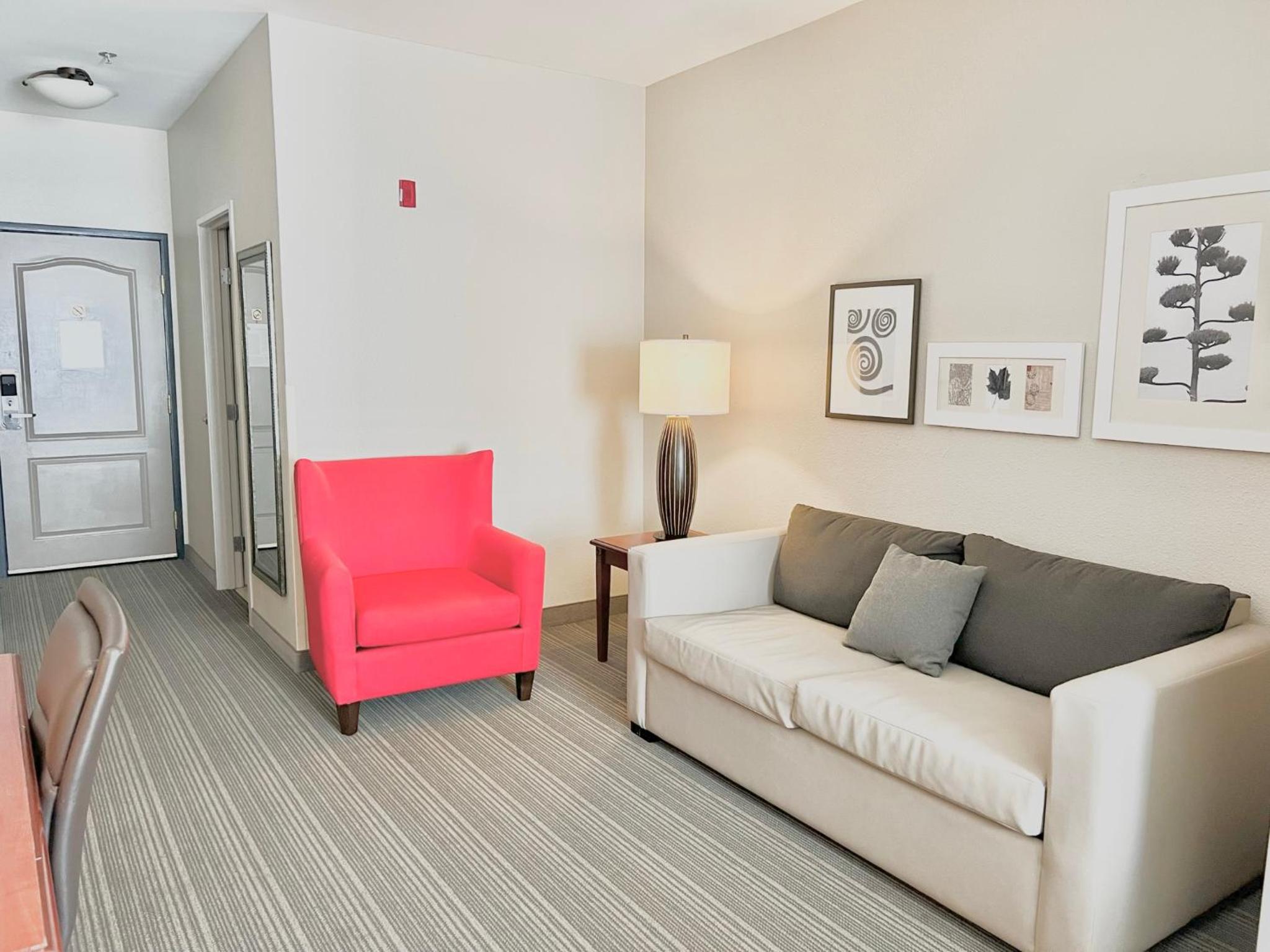 King Studio Suite - Non-Smoking - Photo 6