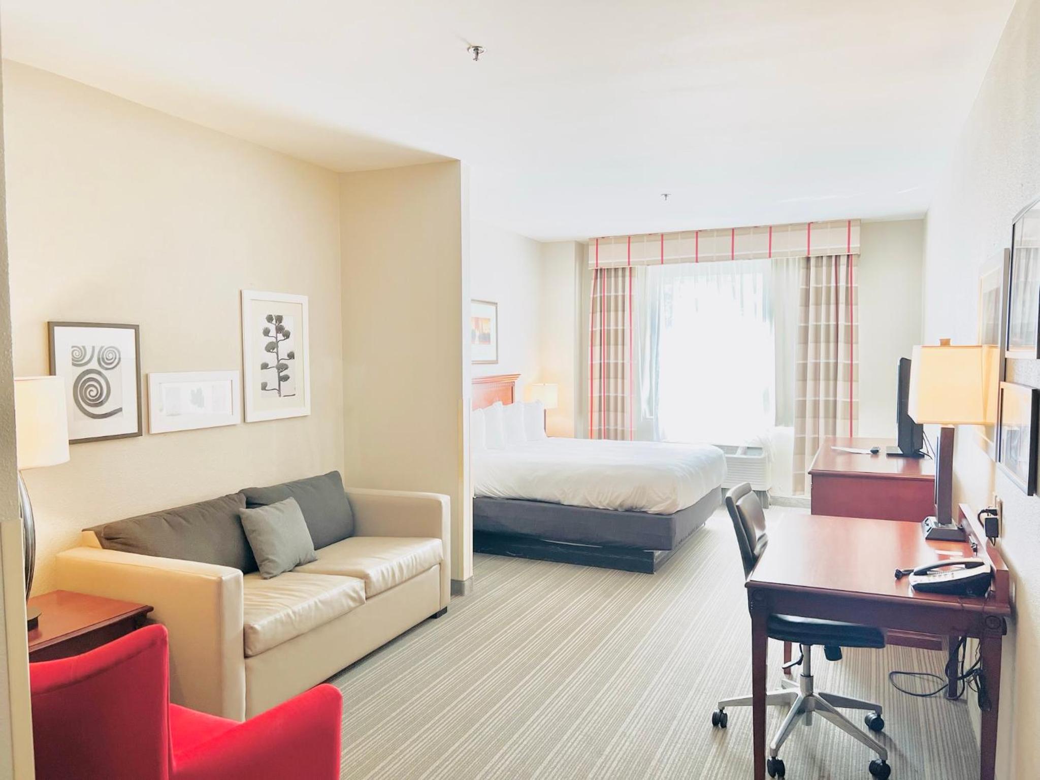 King Studio Suite - Non-Smoking - Photo 5