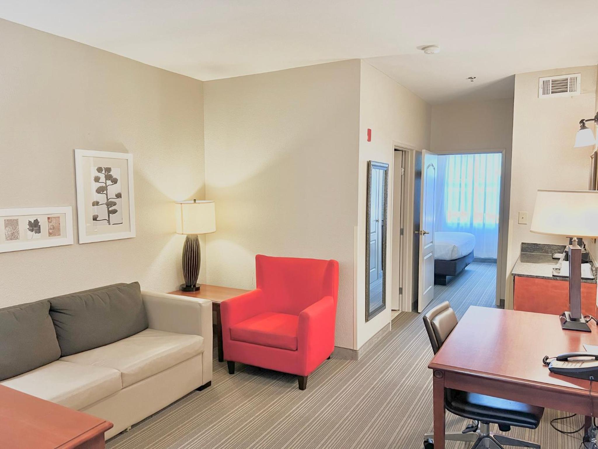 One-Bedroom King Suite - Non-Smoking - Photo 2