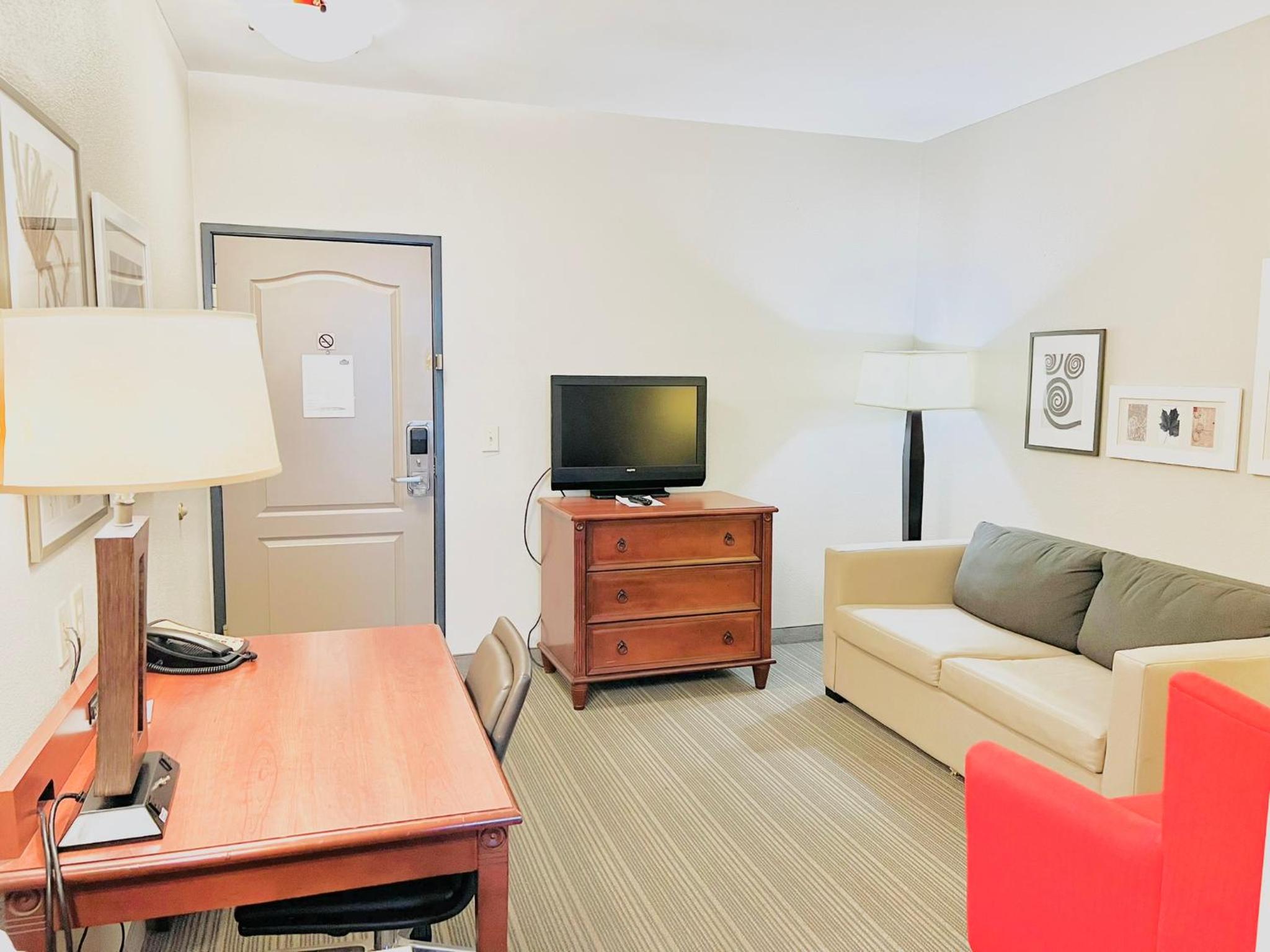 One-Bedroom Suite with Two Queen Beds - Non-Smoking - Photo 4