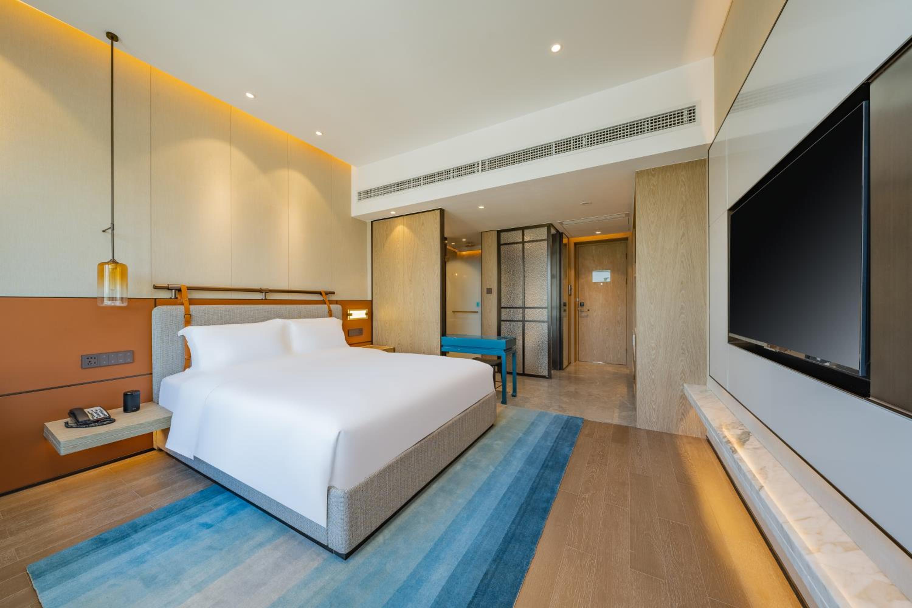 Premium King Room - Photo 2