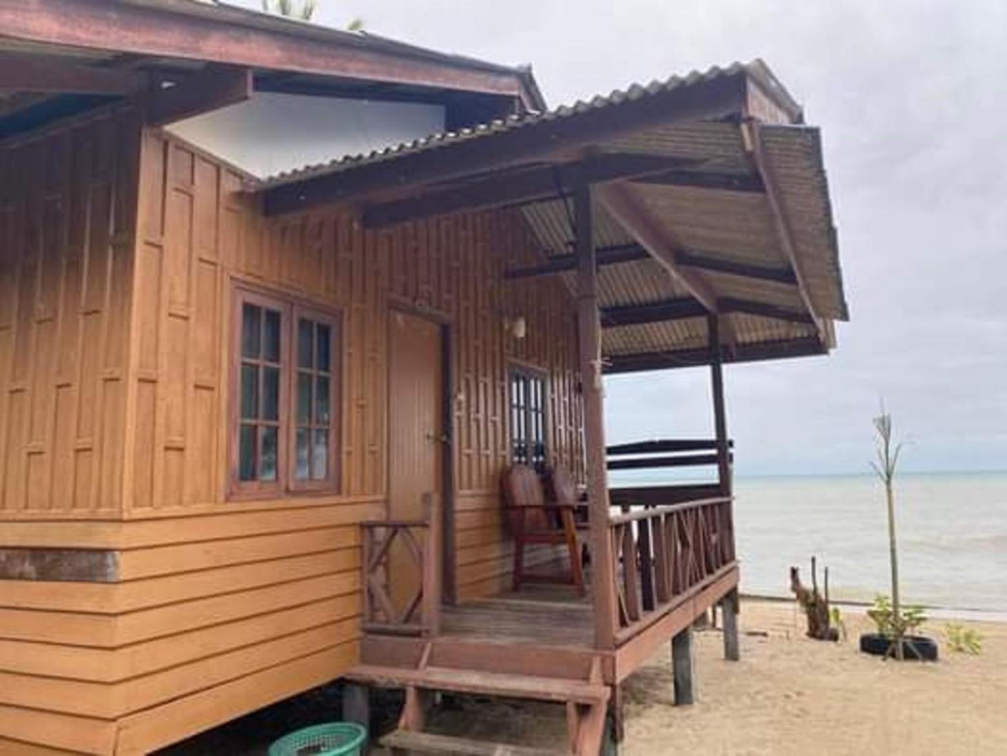 Bungalow with Sea View - Photo 2