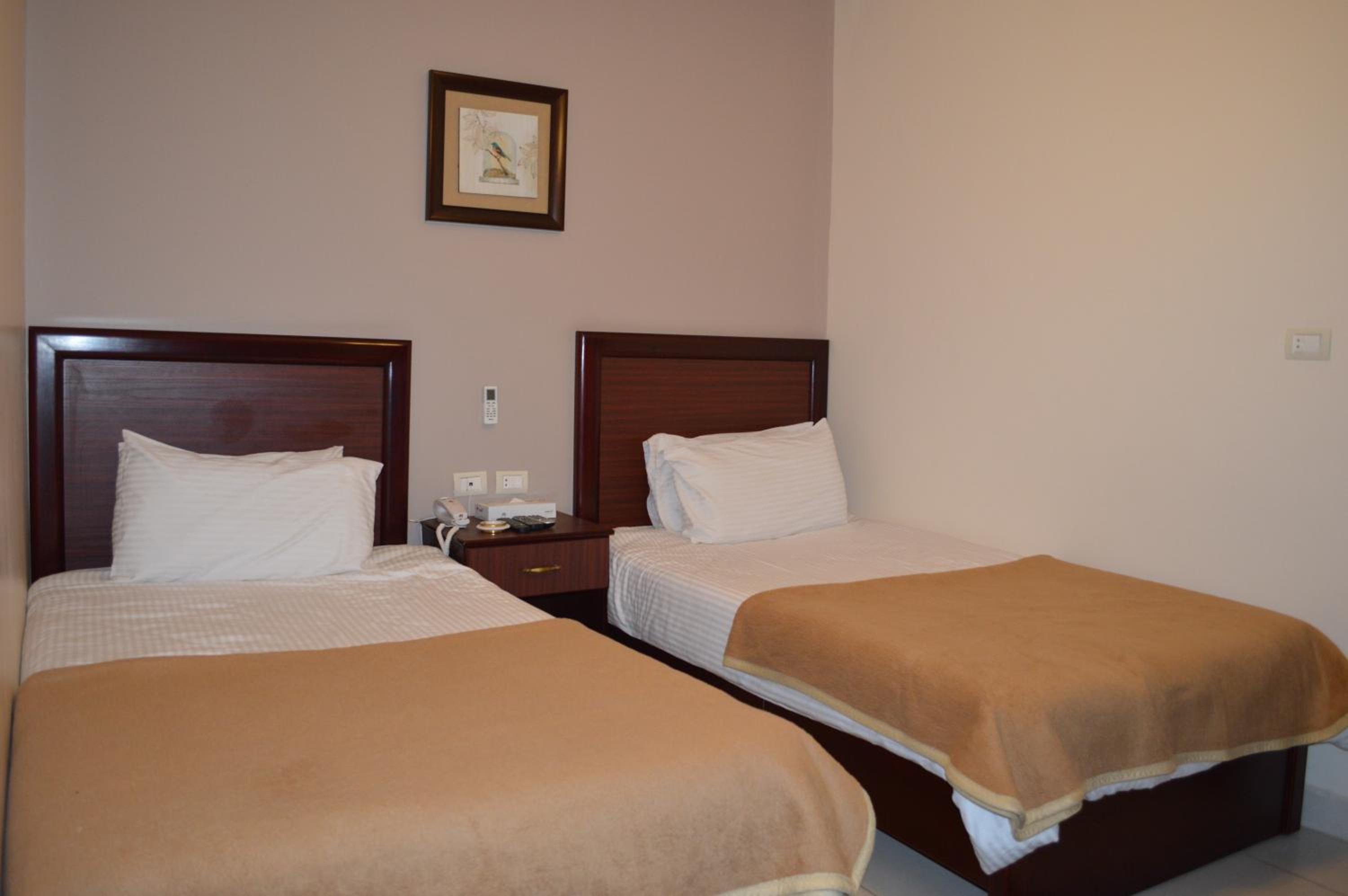Standard Twin Room - Photo 8