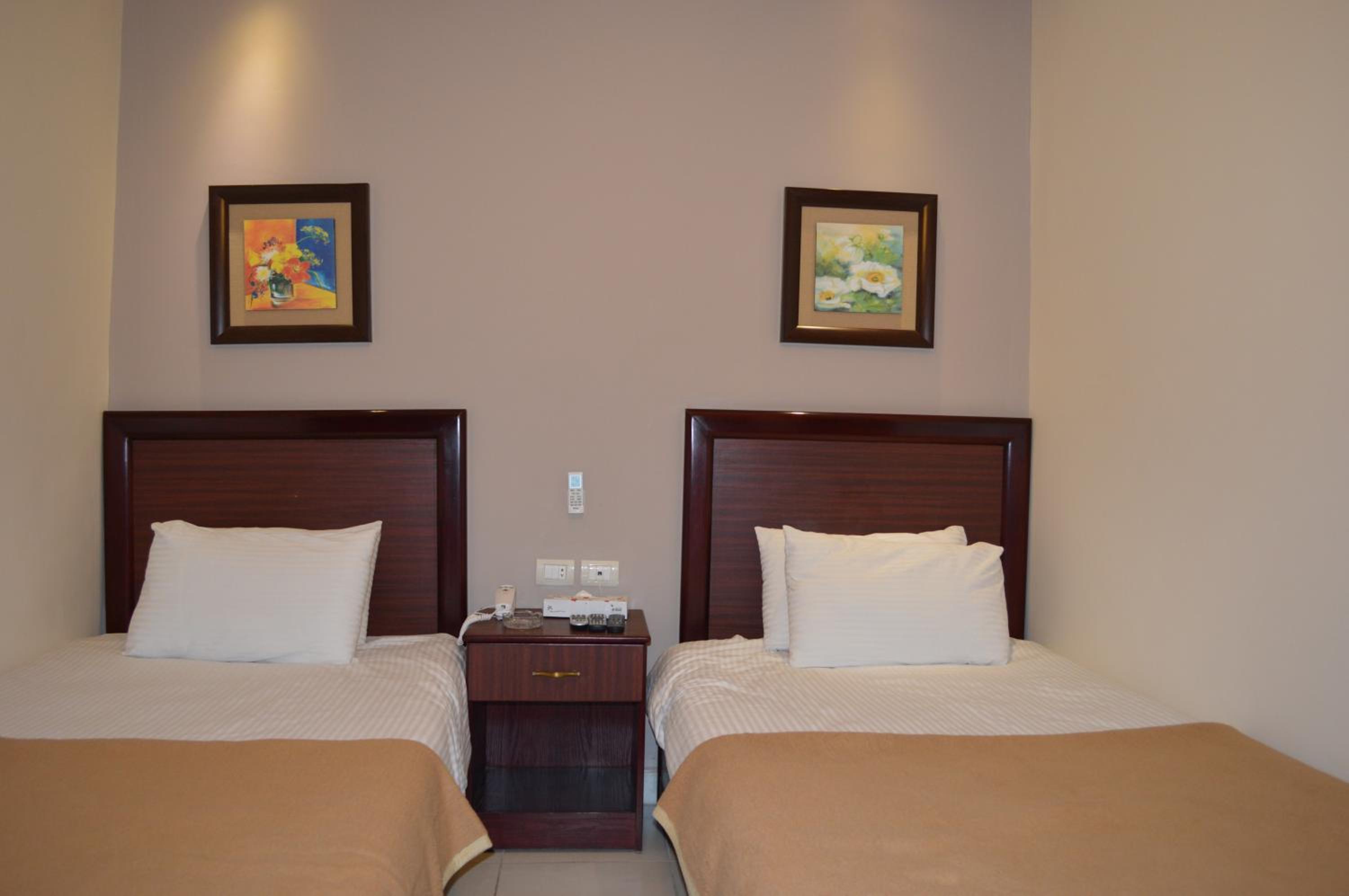 Standard Twin Room - Photo 10