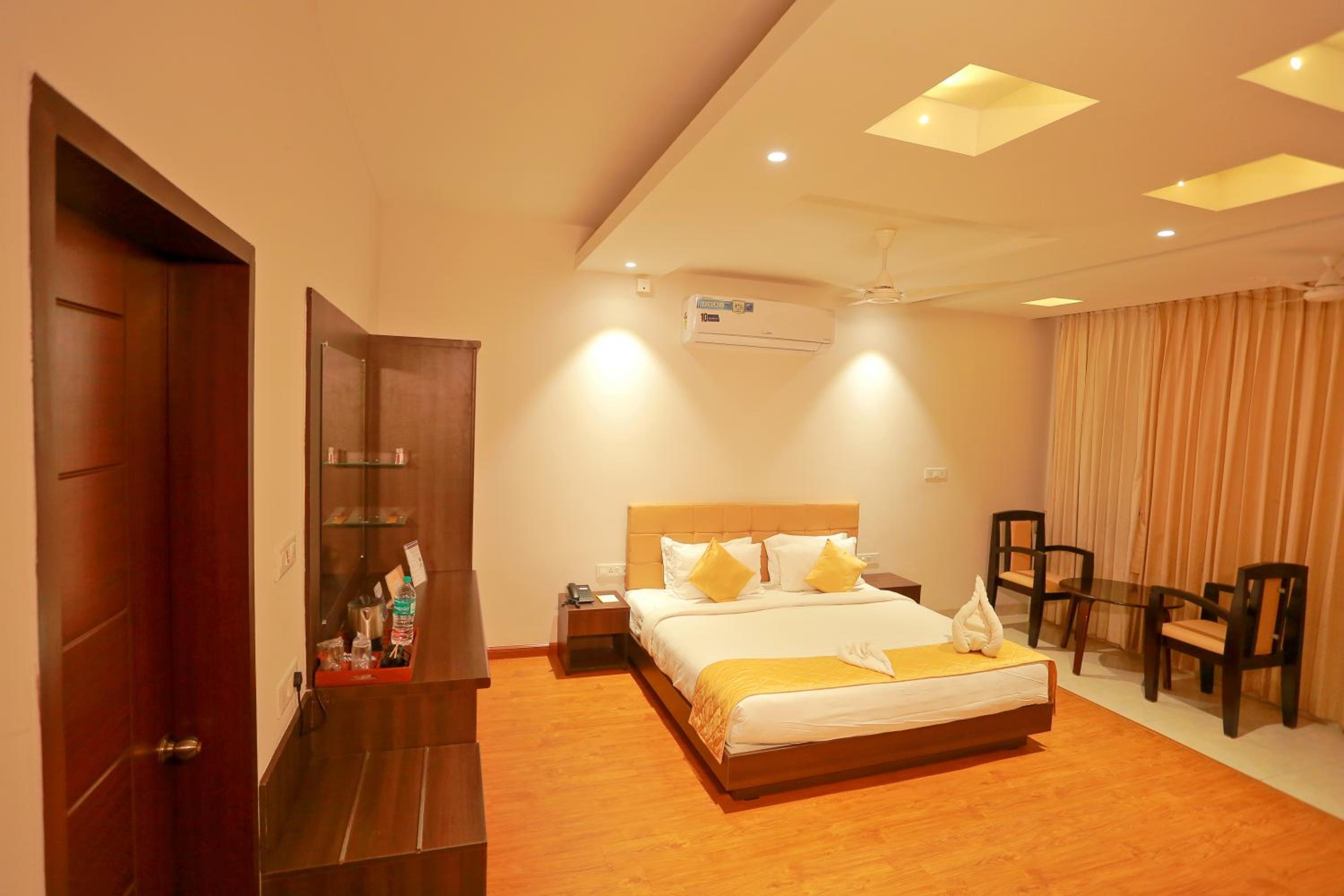 Deluxe Room A/C - Photo 2