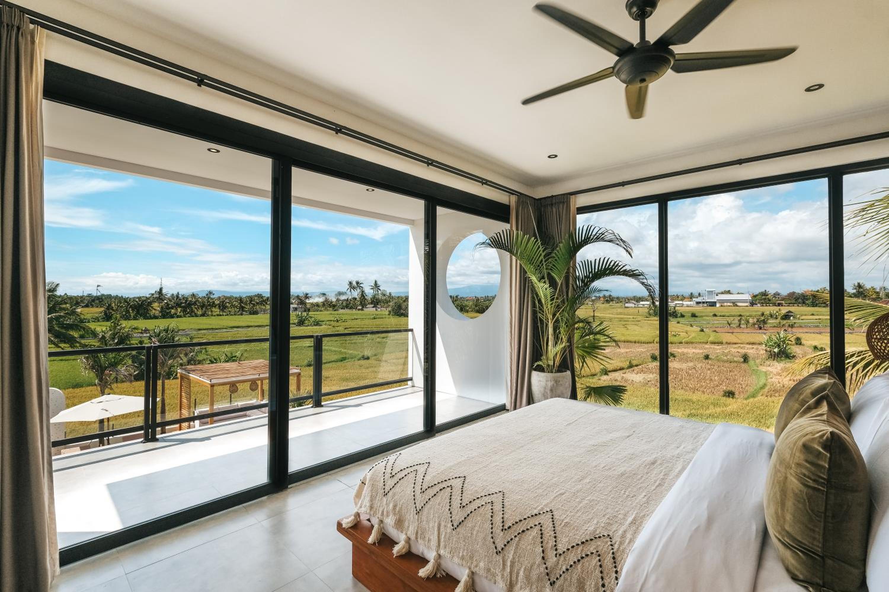Three-Bedroom Villa - Photo 11