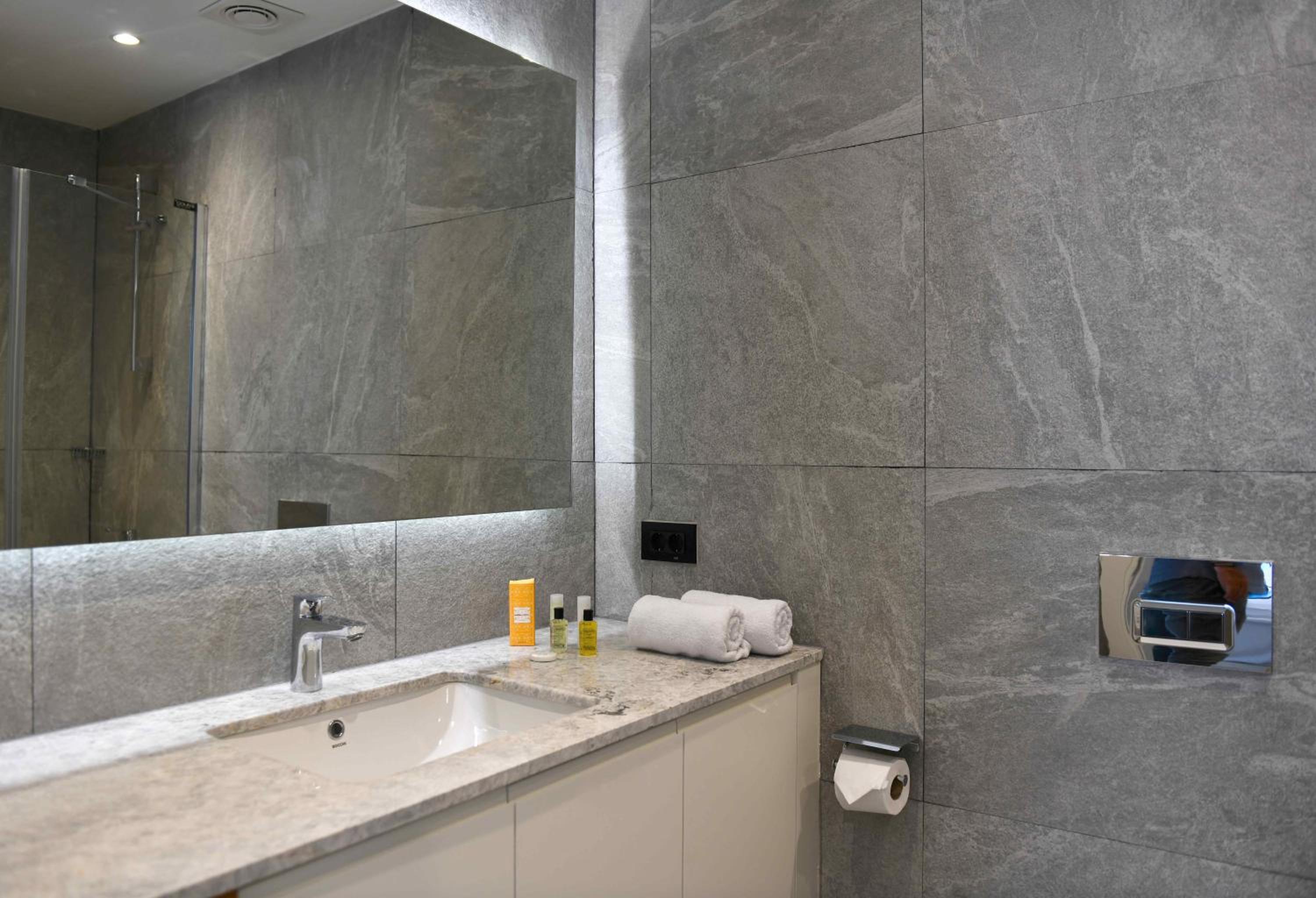 Family Room With Bathroom photo 2