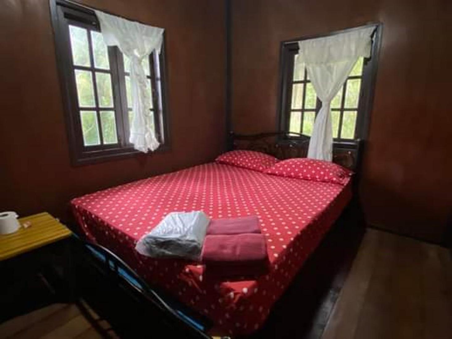 Budget Double Room - Photo 11