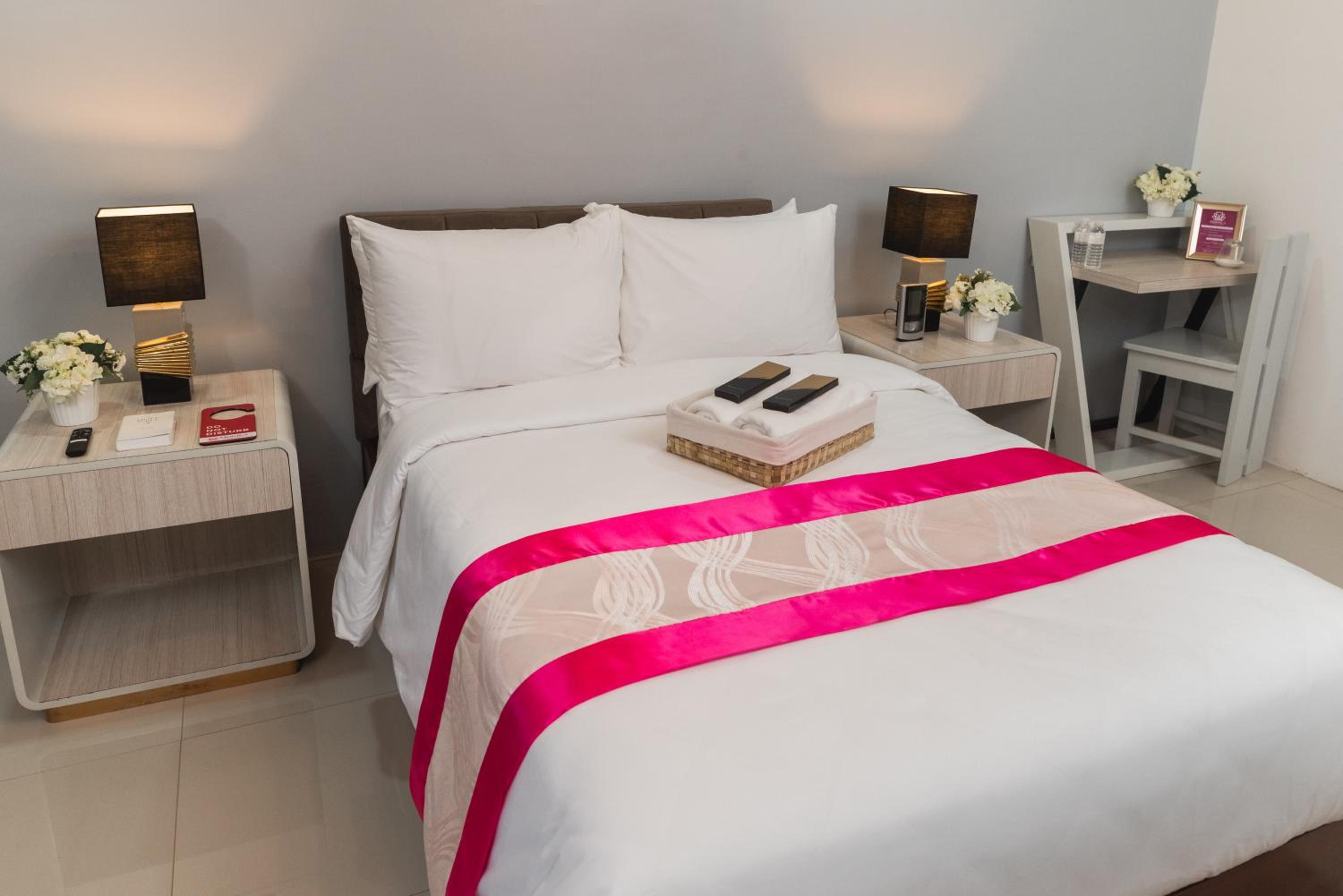 Deluxe Room - Photo 4