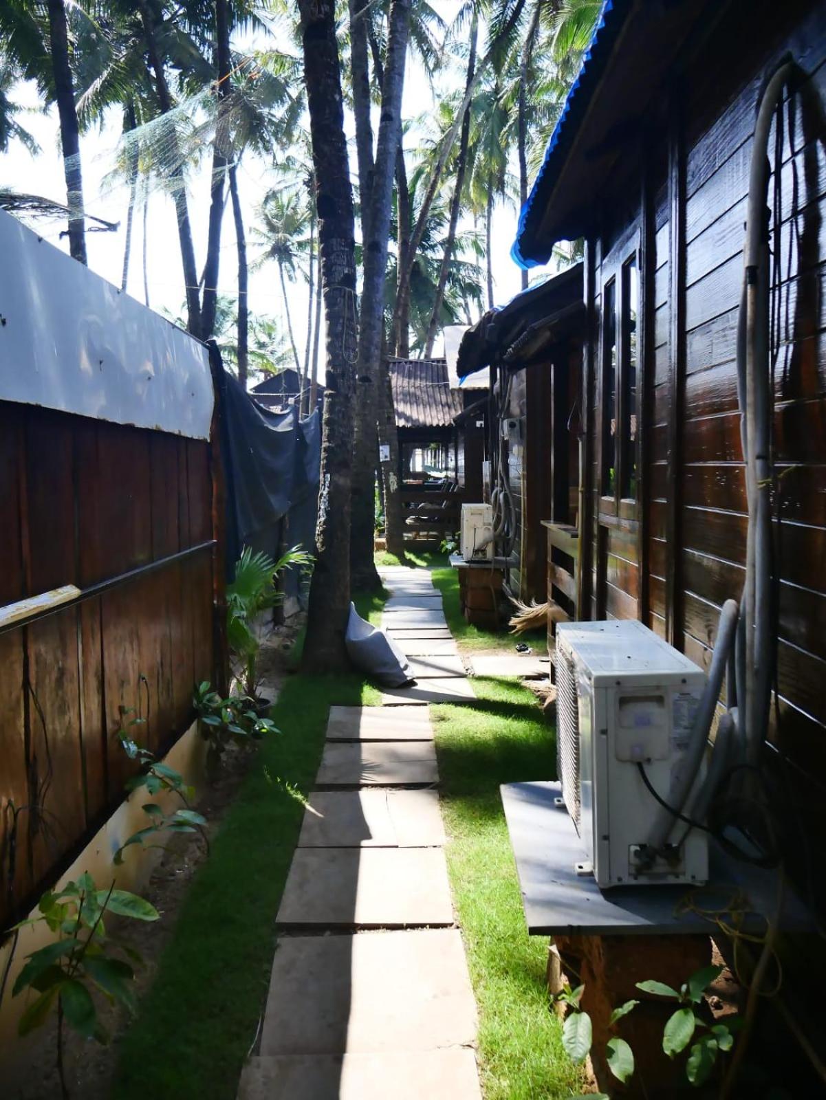 Deluxe Double Room with Balcony photo 2