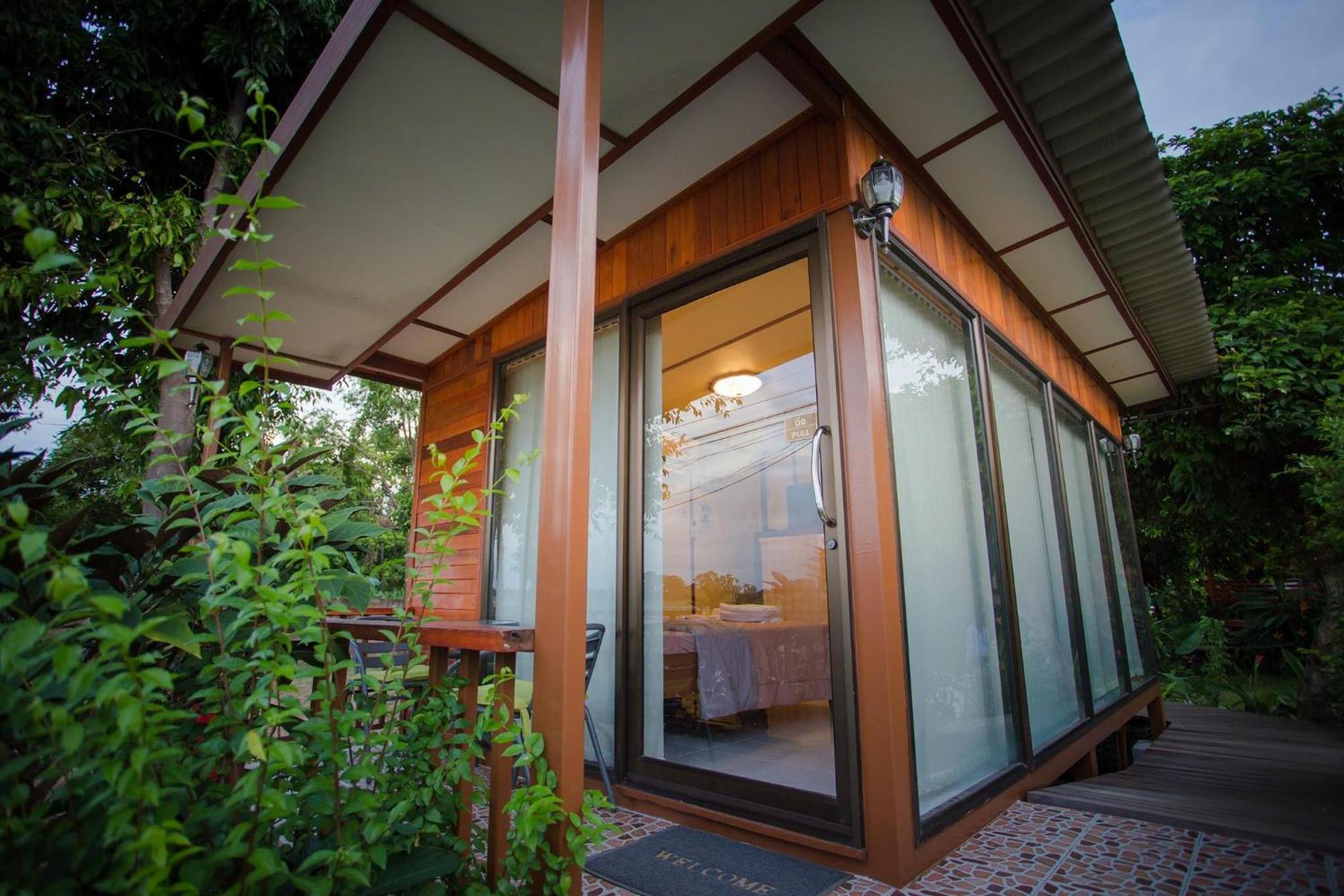 Studio with Lake View - Photo 4