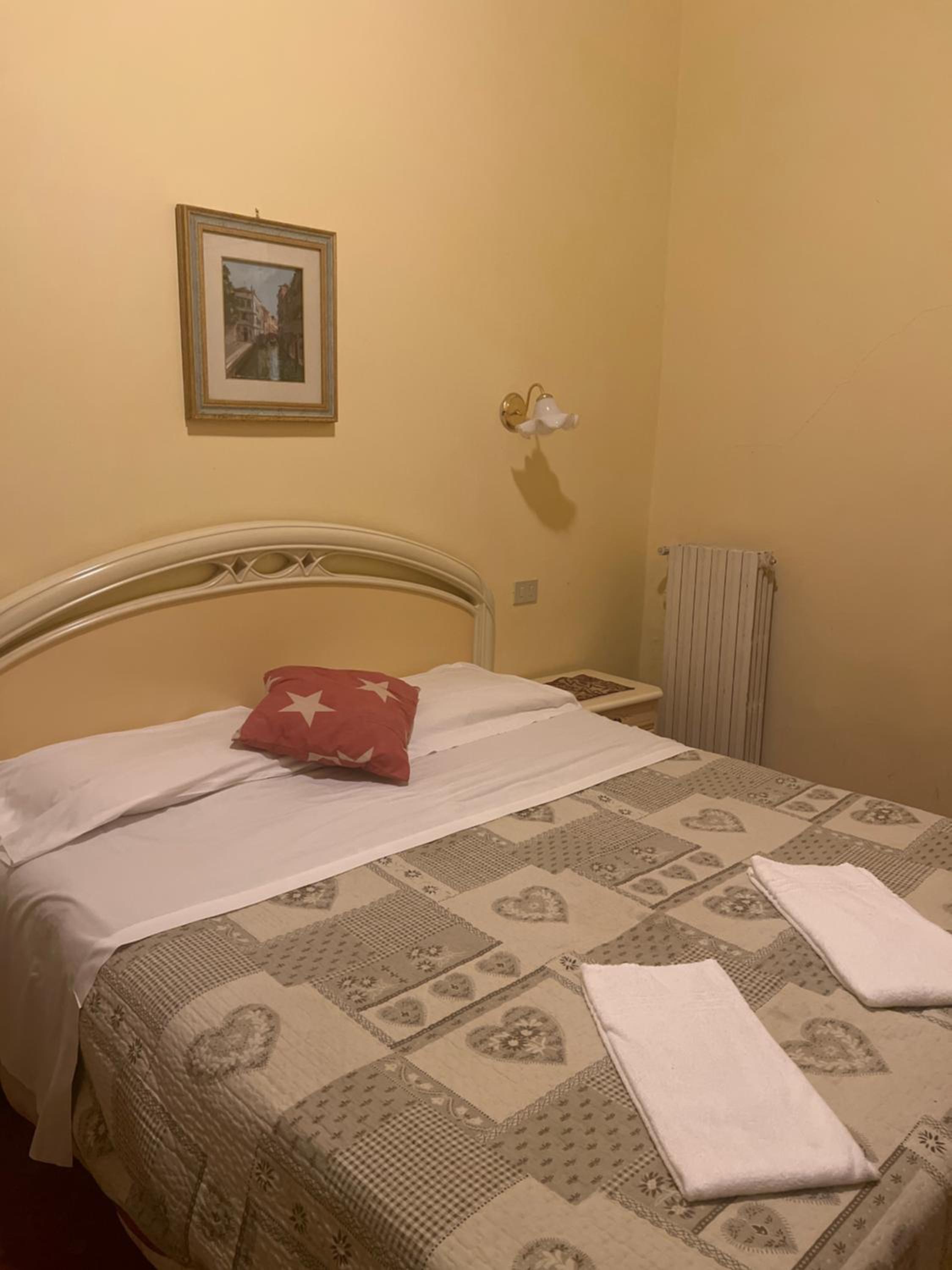Double Room with Shared Bathroom photo 1