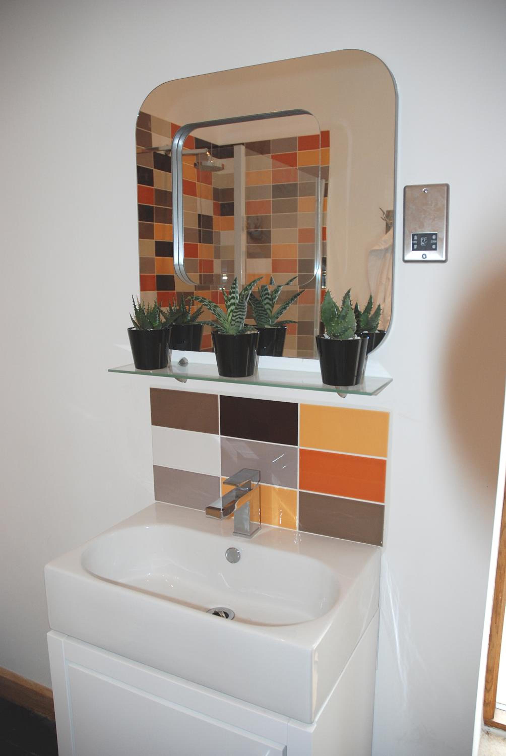 Apartment with Shower - Photo 2