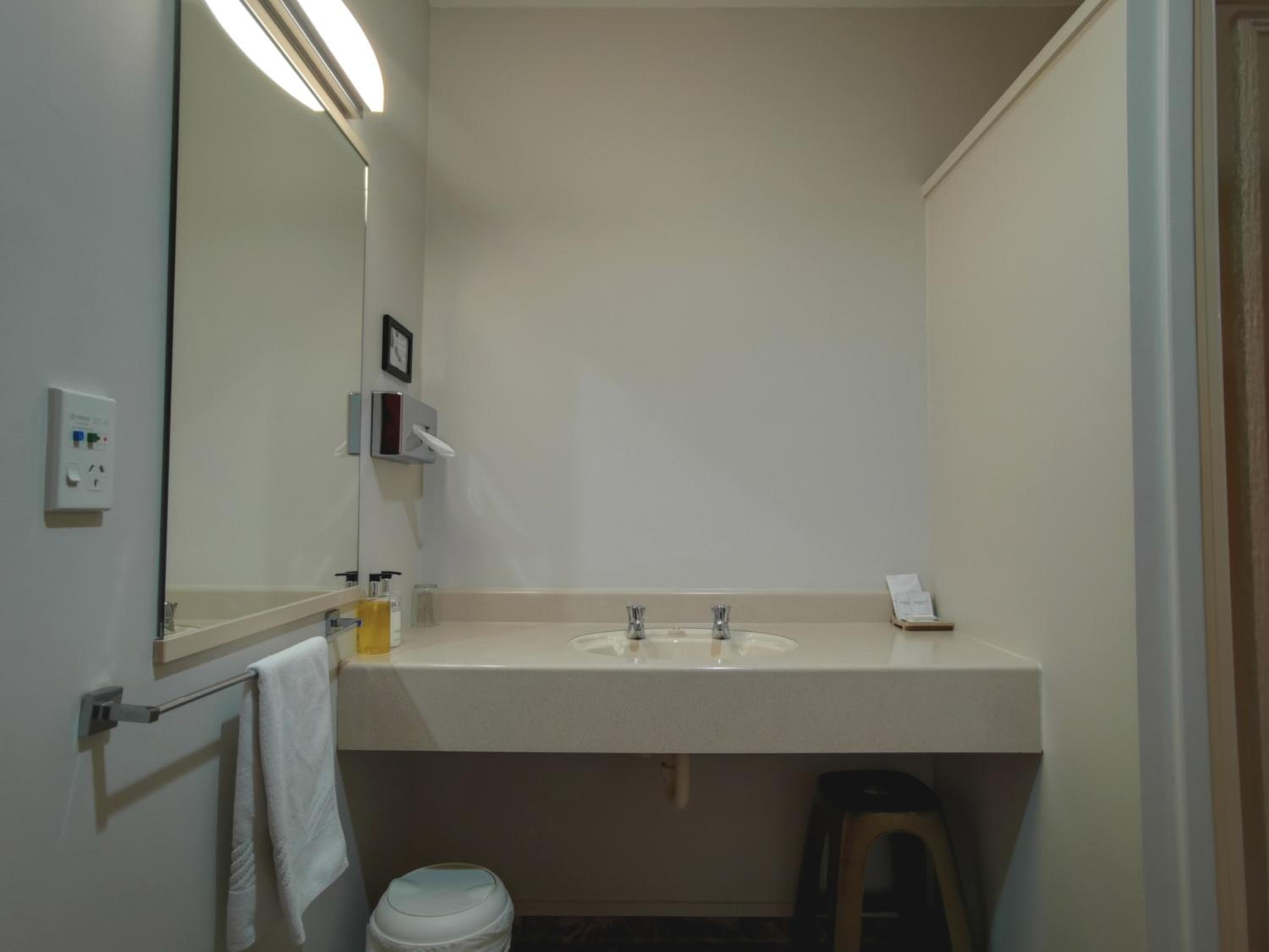 One-Bedroom Apartment photo 3