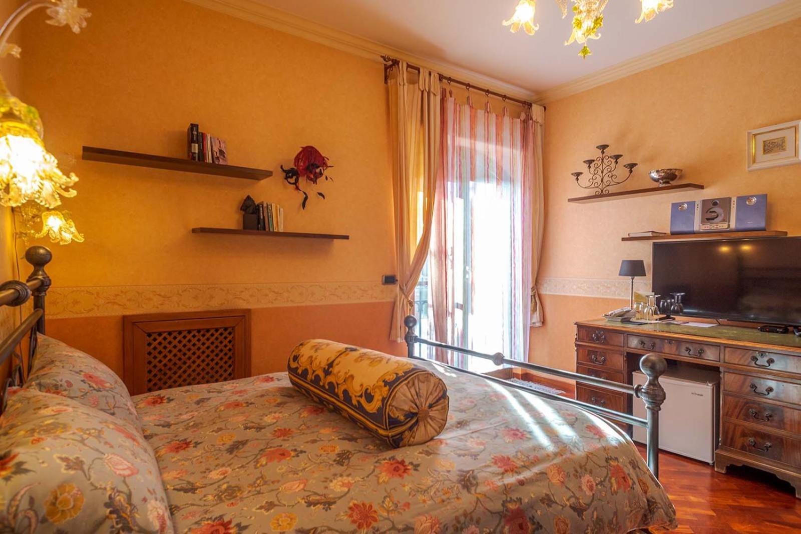 Queen Room with Pool View photo 2