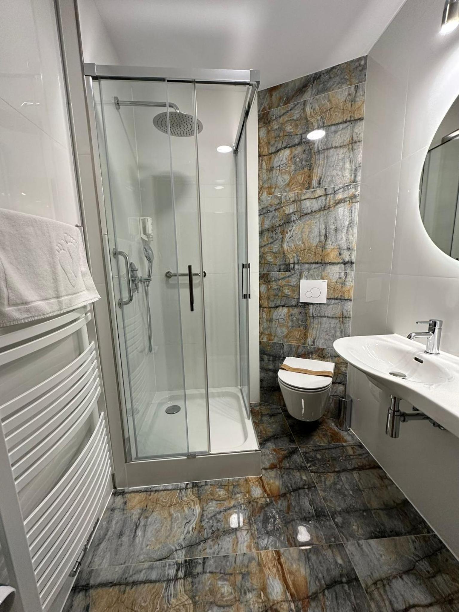 Twin Room - Photo 6
