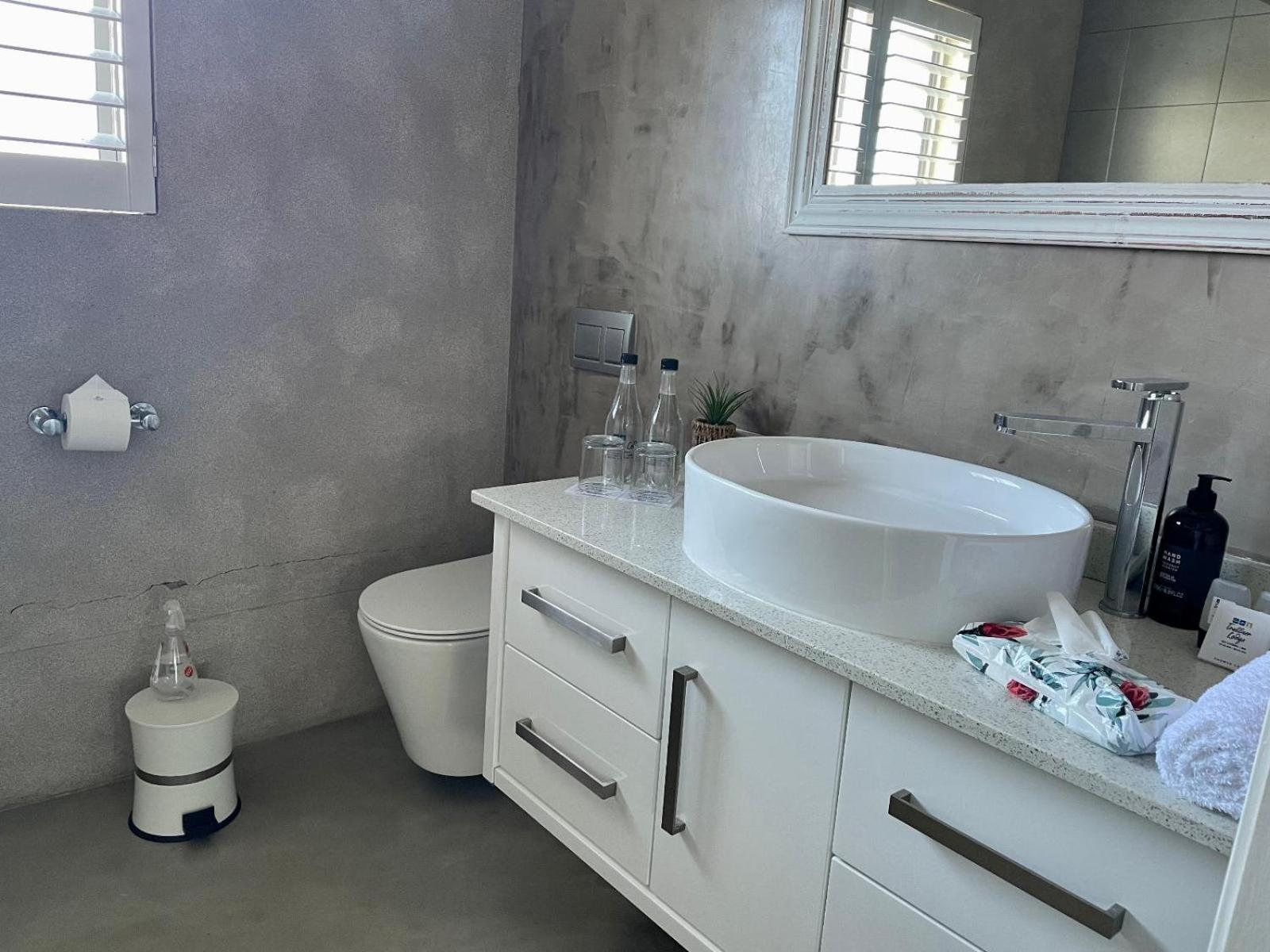 Double Room with Private Bathroom - Photo 9