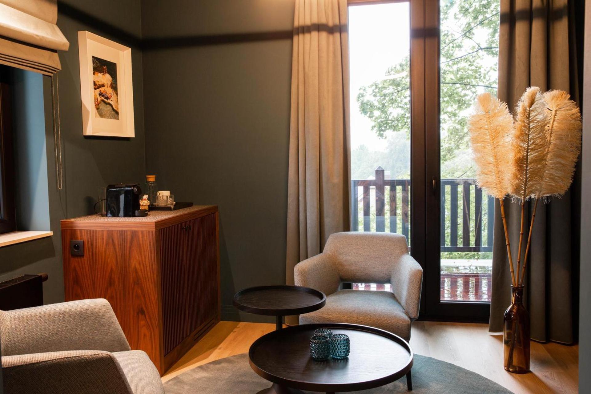 King Suite with Balcony photo 3
