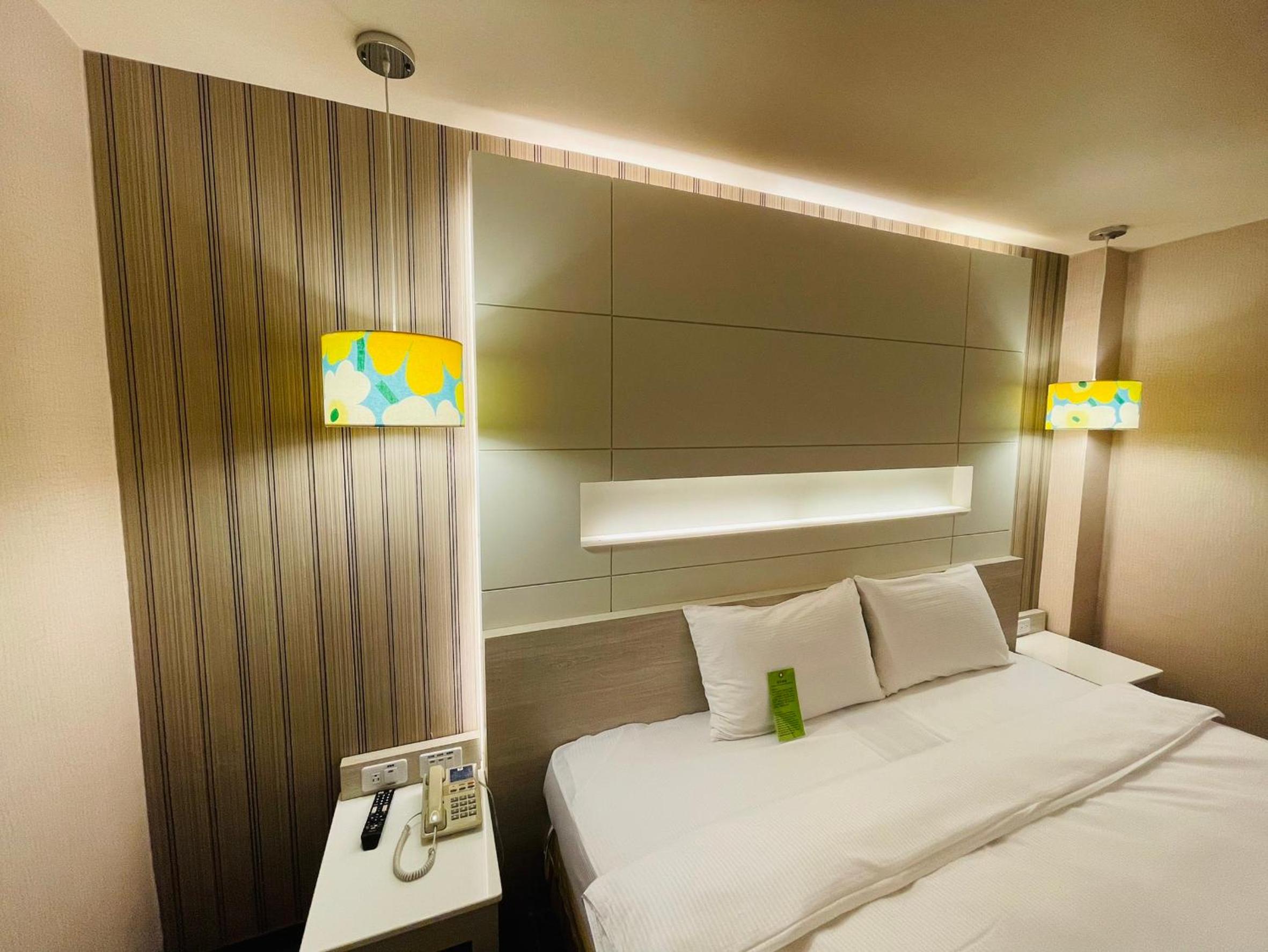 Business Double Room with Shower (No Window)   photo 2