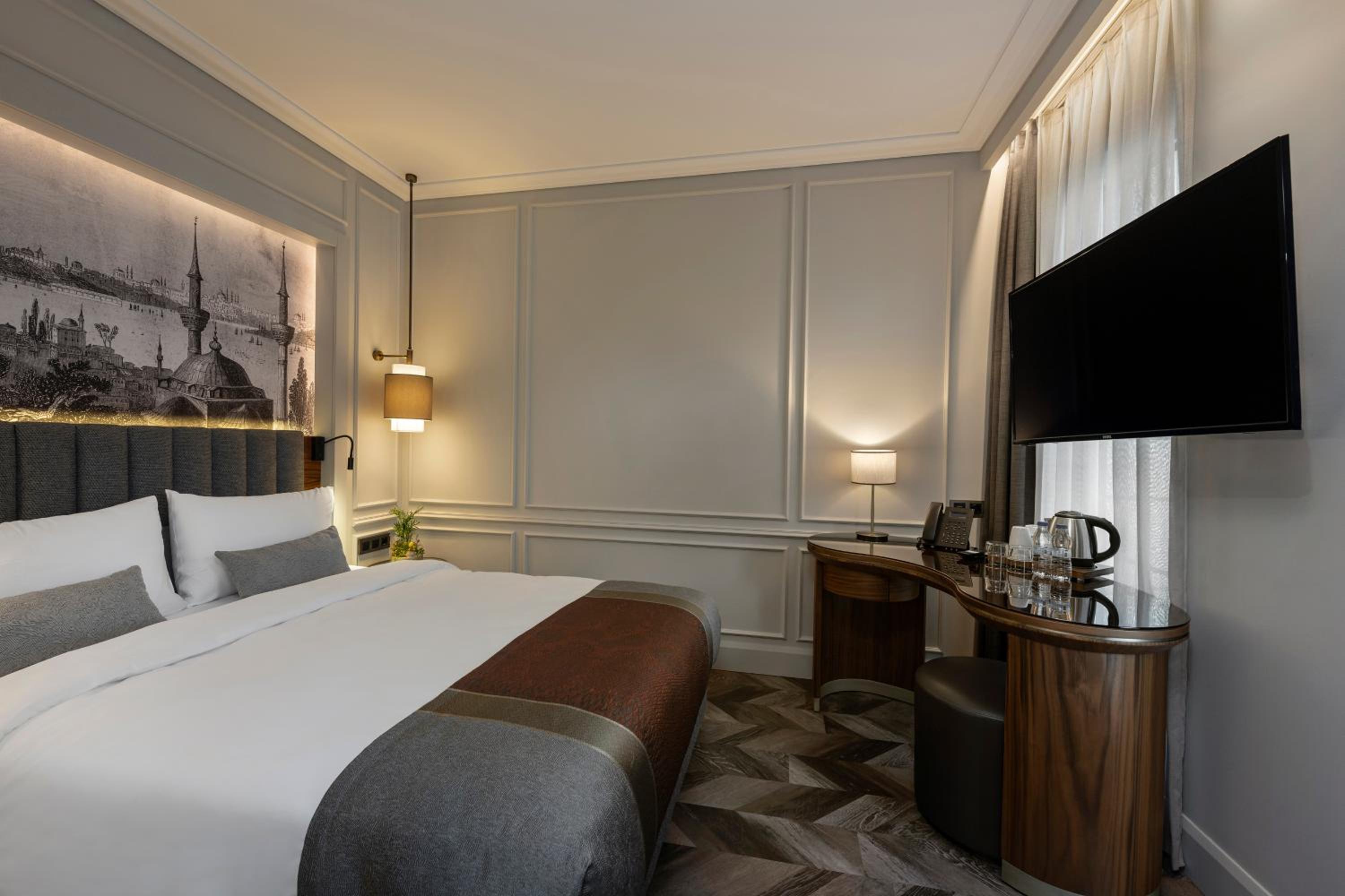 Deluxe Double Room with Balcony photo 2