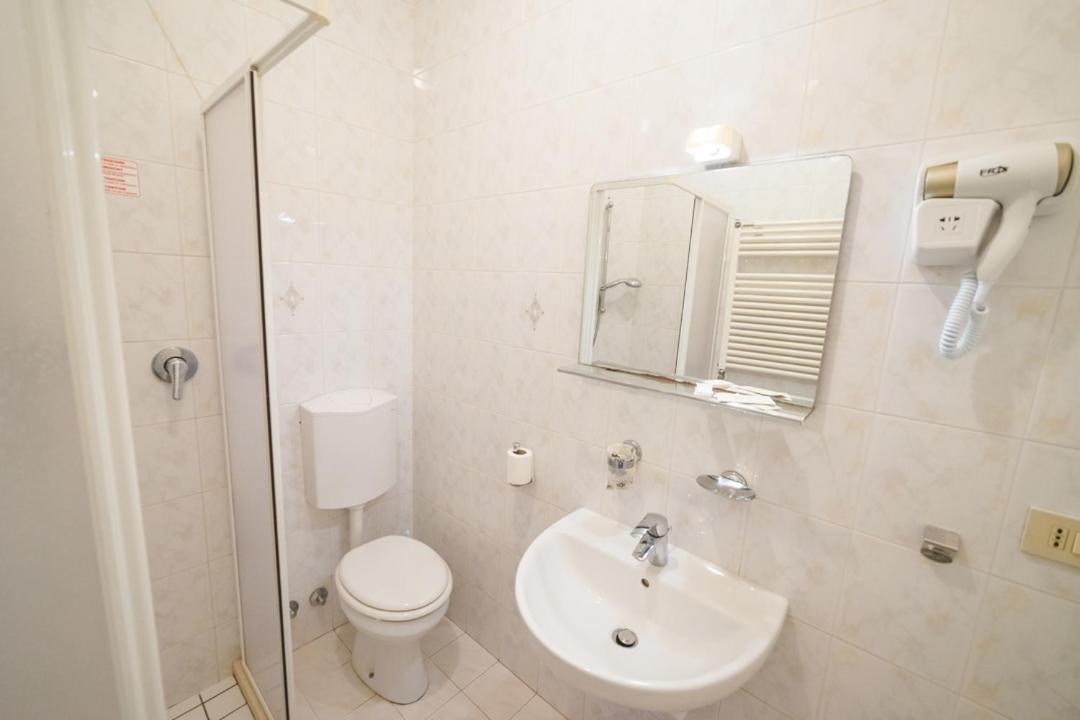 Triple Room - Photo 31