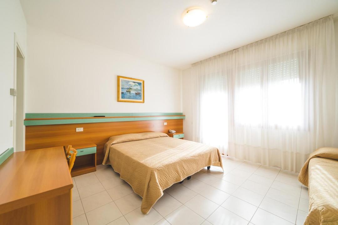 Triple Room - Photo 11