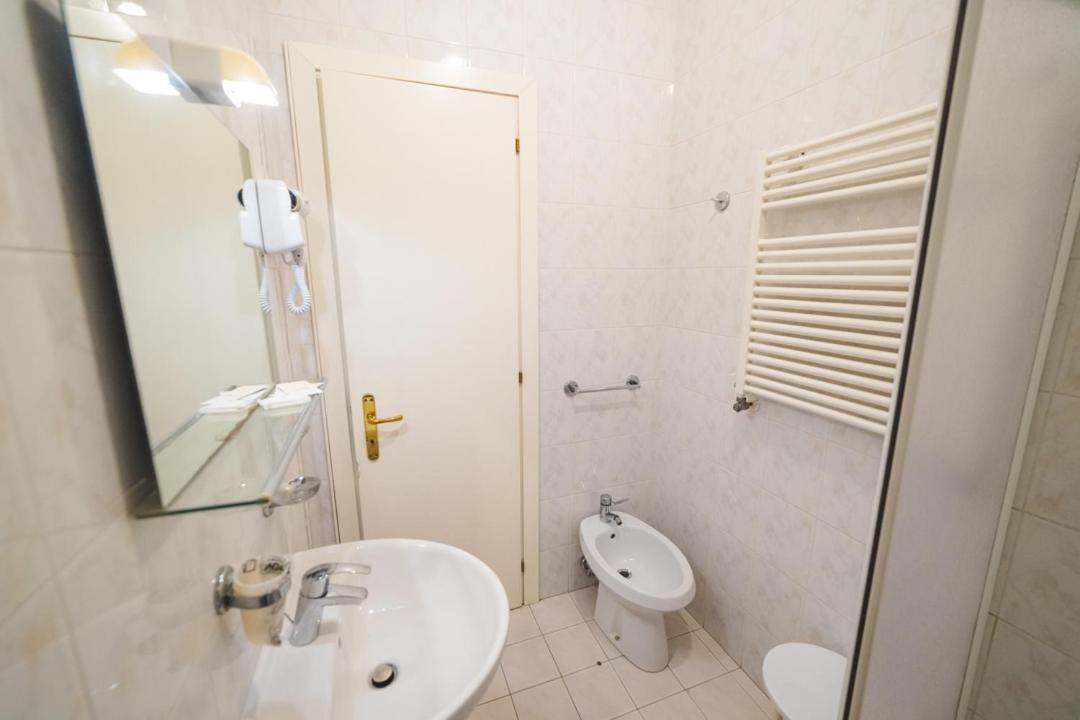 Triple Room - Photo 12