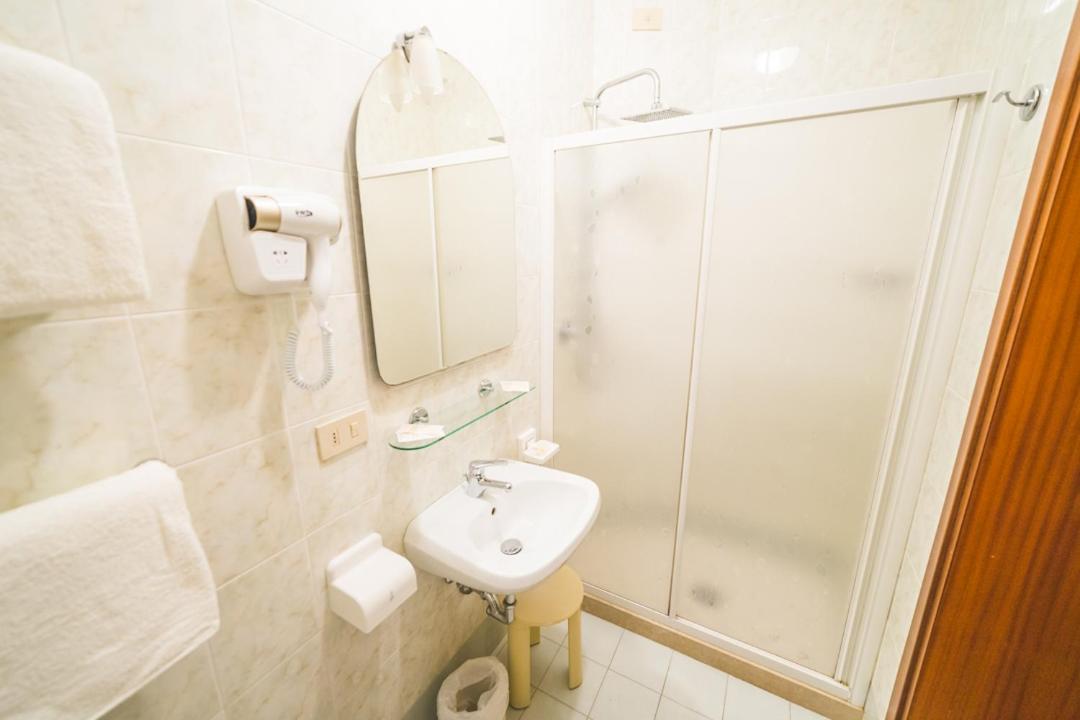 Triple Room - Photo 5